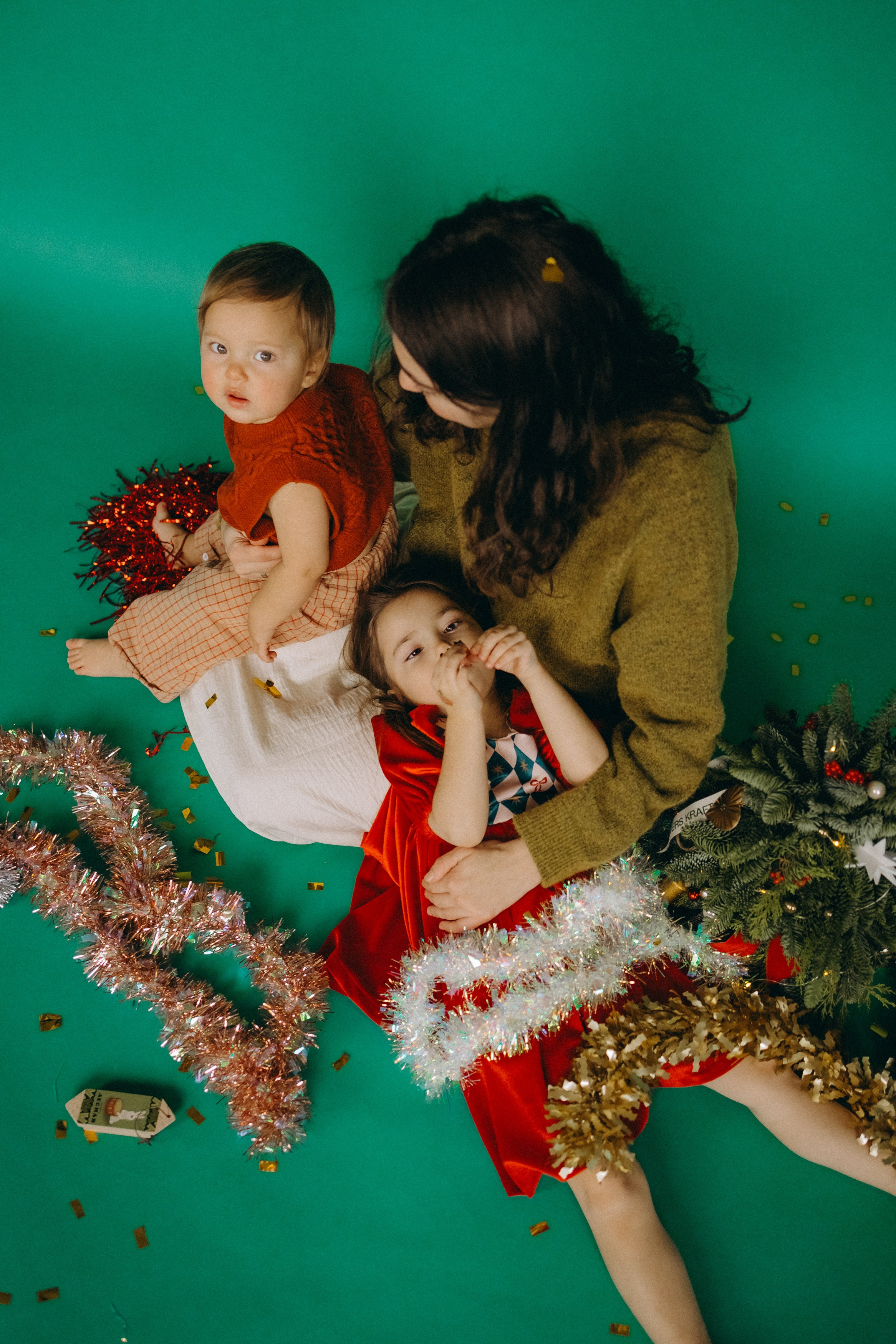 Женя, Мия, Нина. Главная