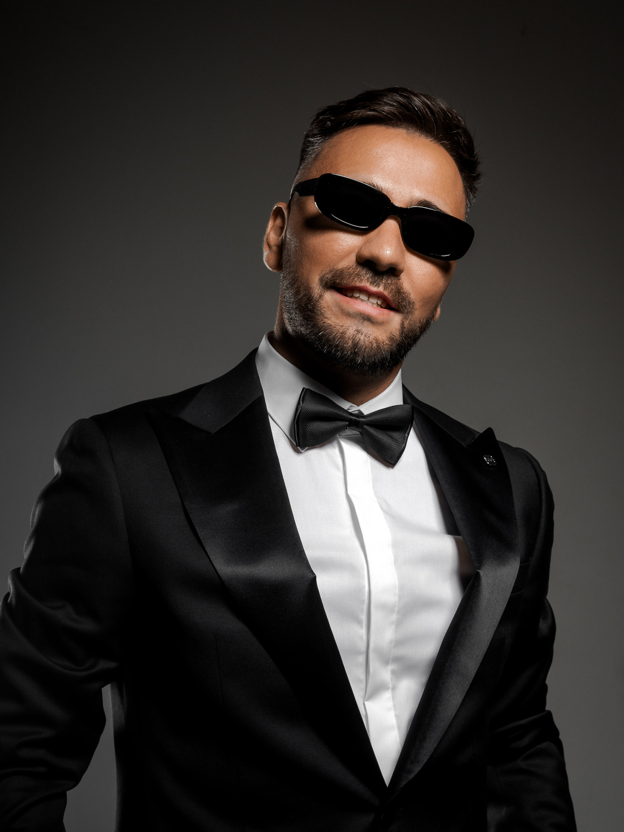 Ведущий Игорь Бекмамбетов. Flint — photographer