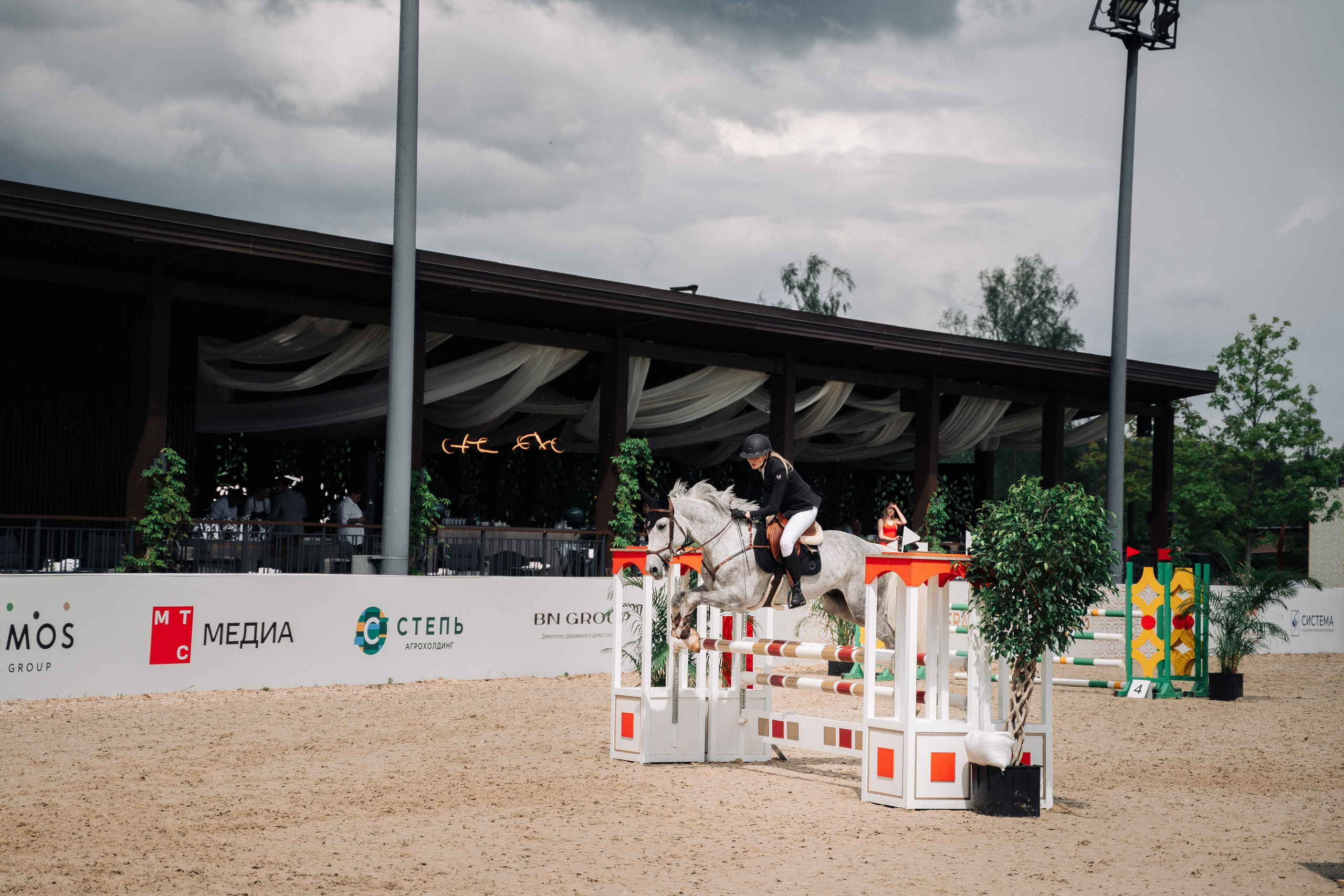 Магия Востока в Emerald Stables. Свадебный и семейный фотограф в Москве и МО Геннадий Туманцев