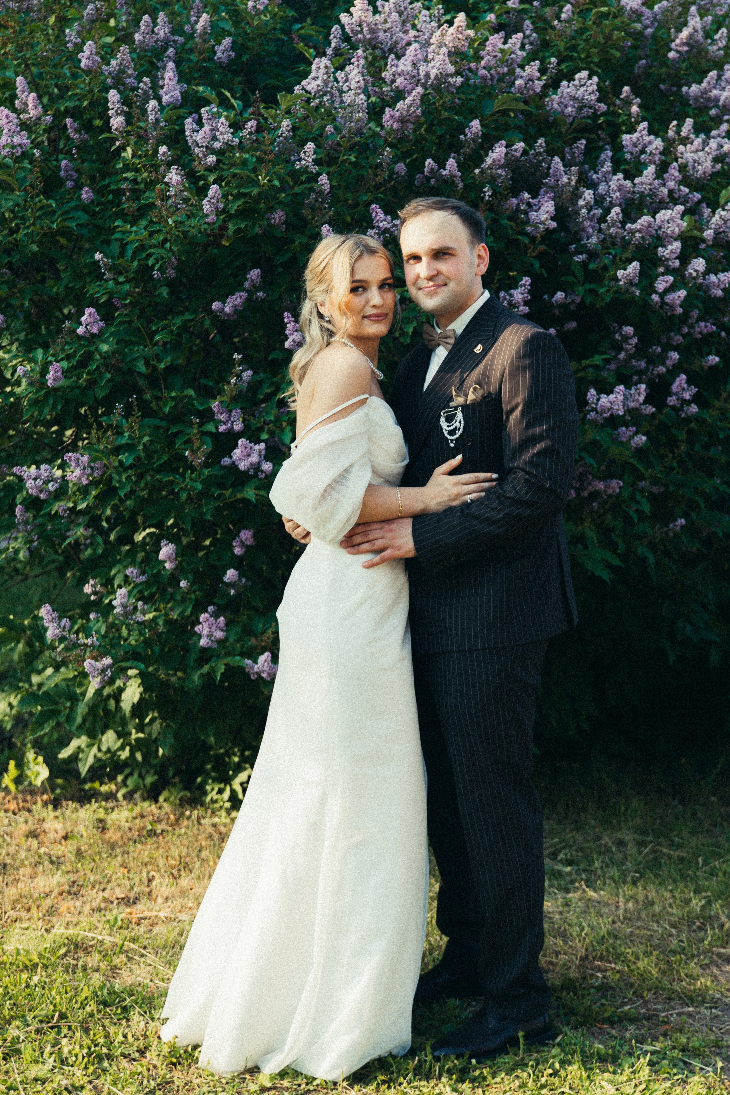 Саша и Маша, свадебная прогулка в Царицыно, плёночные и цифровые кадры. Свадебный и портретный фотограф в Москве Кристина Золотова