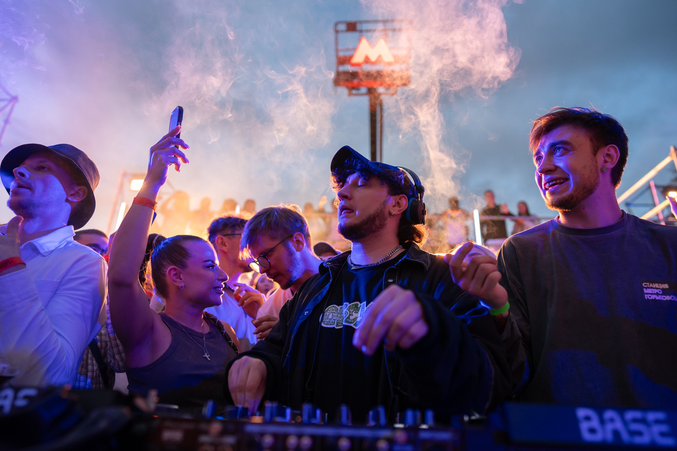 Metro Gorkovskaya Port June 1506. Sunnyman