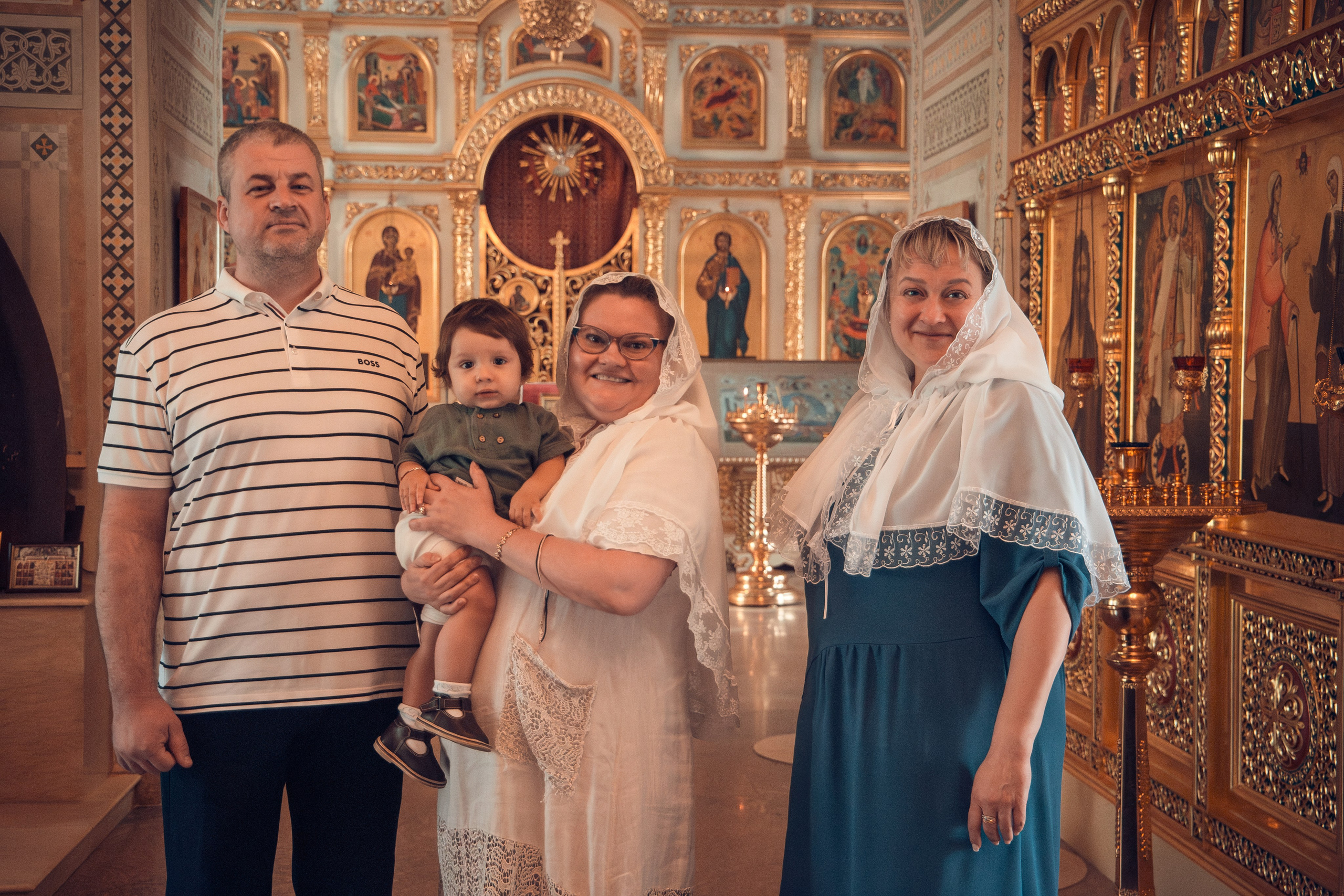 Таинство Крещения. фото с крёстными