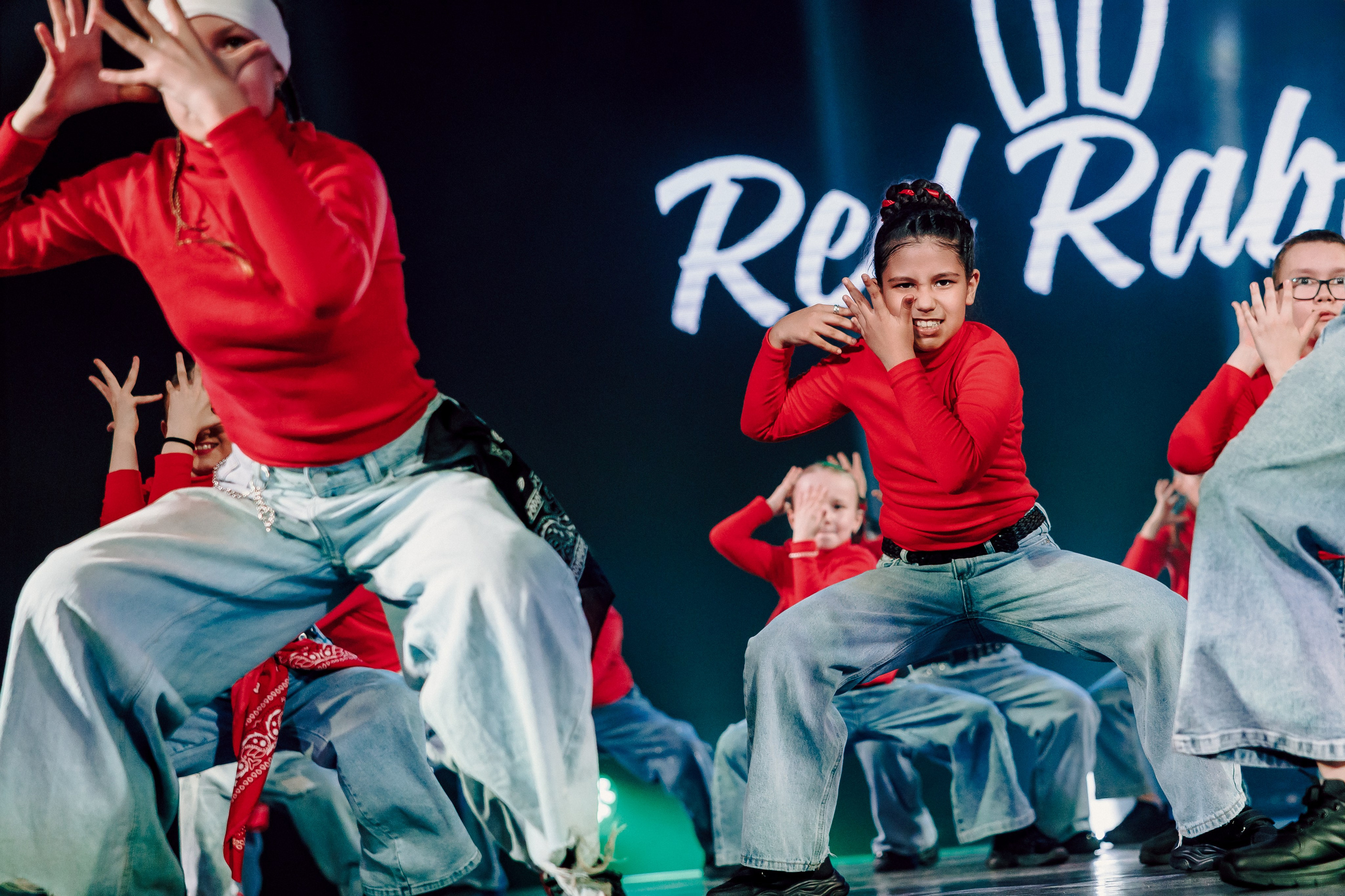 Отчётный концерт танцевальной школы «Red Rabbits» 2025. Лёшка Варзегов — фотограф