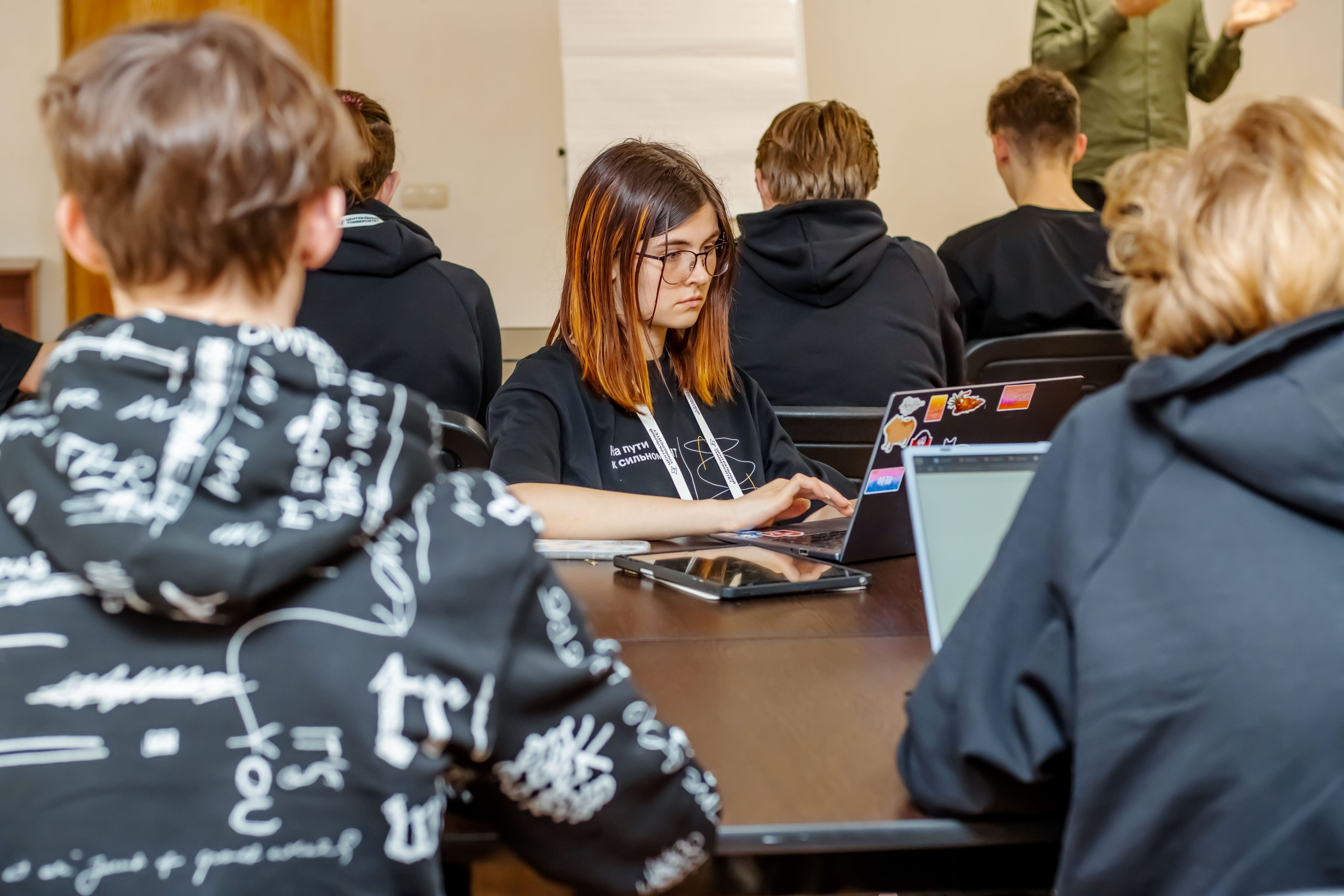 Центральный университет Т-Банка. Репортажный фотограф в Москве Катя Луговая, портретный фотограф и «street» фотограф, фотосессии «под ключ»