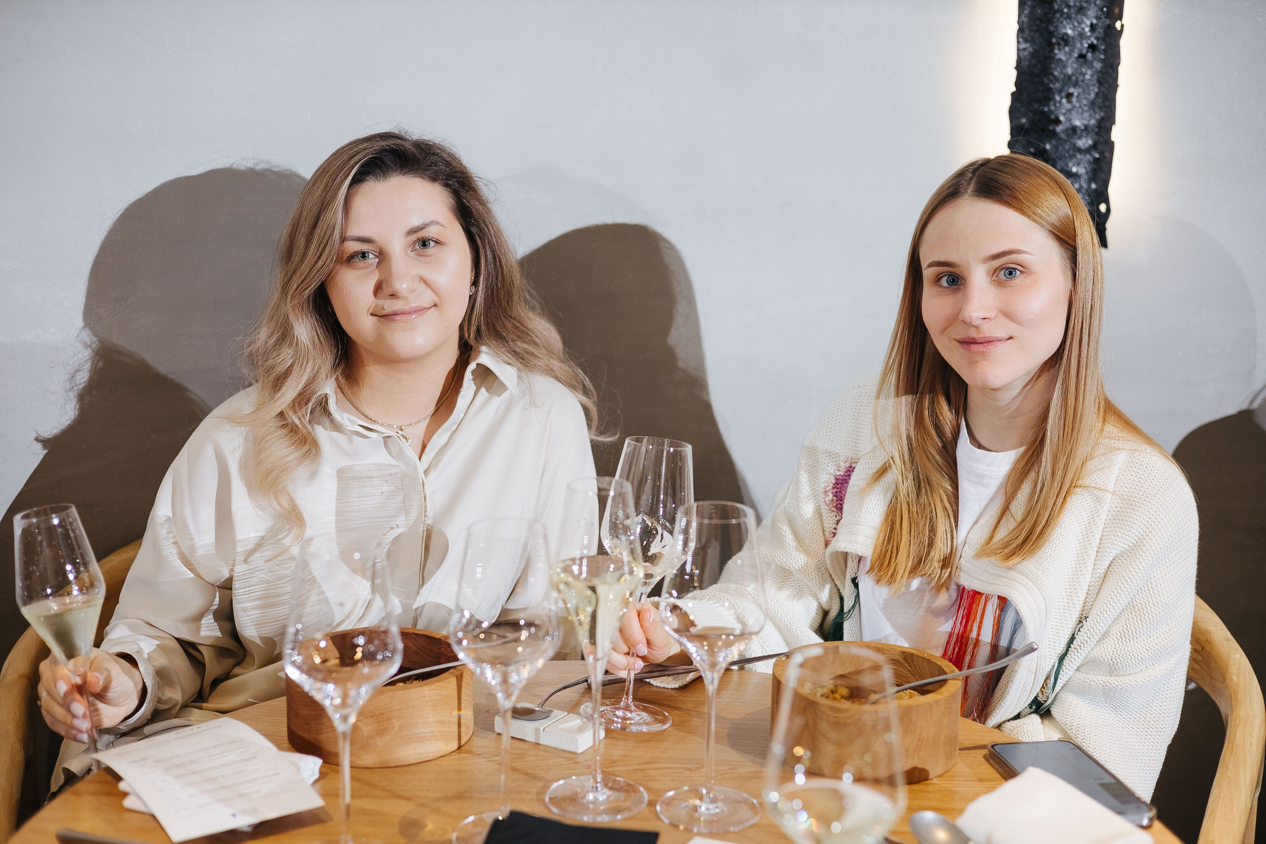 Презентация открытия магазина женской одежды GLVR в ресторане Fresco. Фотограф в Красноярске Надежда Воскресенская