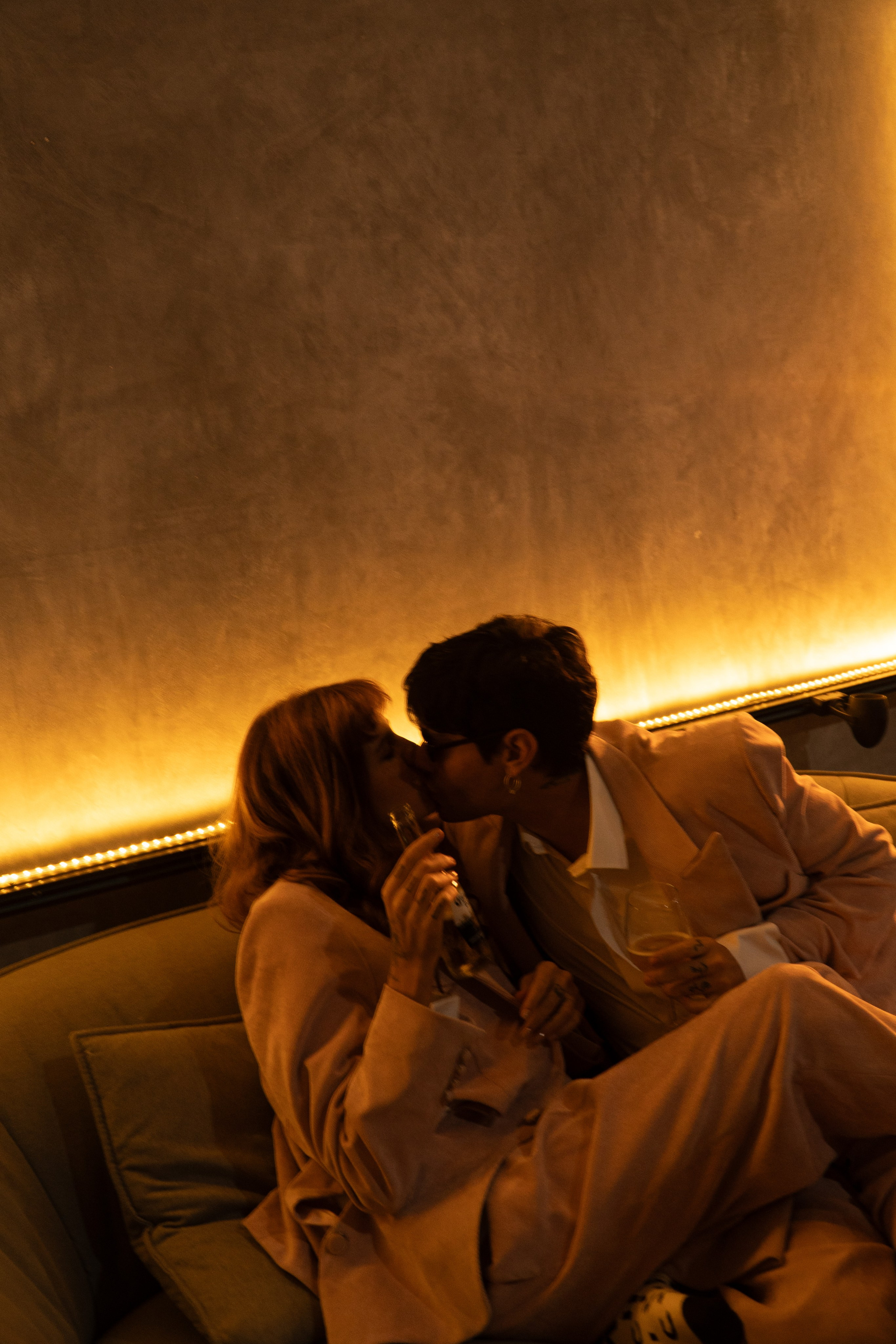 «The kitchen». Wedding Photographer in Barcelona and Medellin