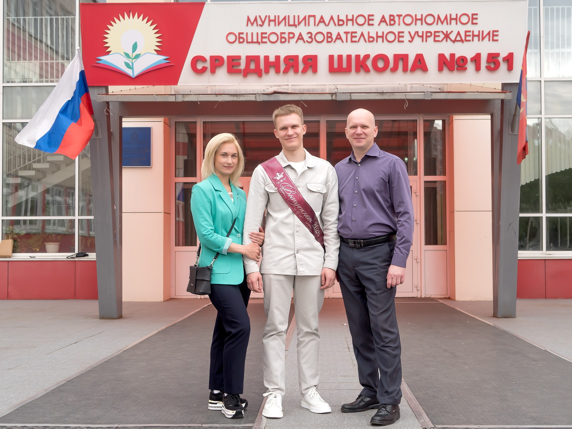 Олег выпускник. Последний звонок 2026. Семейный детский фотограф в Красноярске Скачкова Юлия