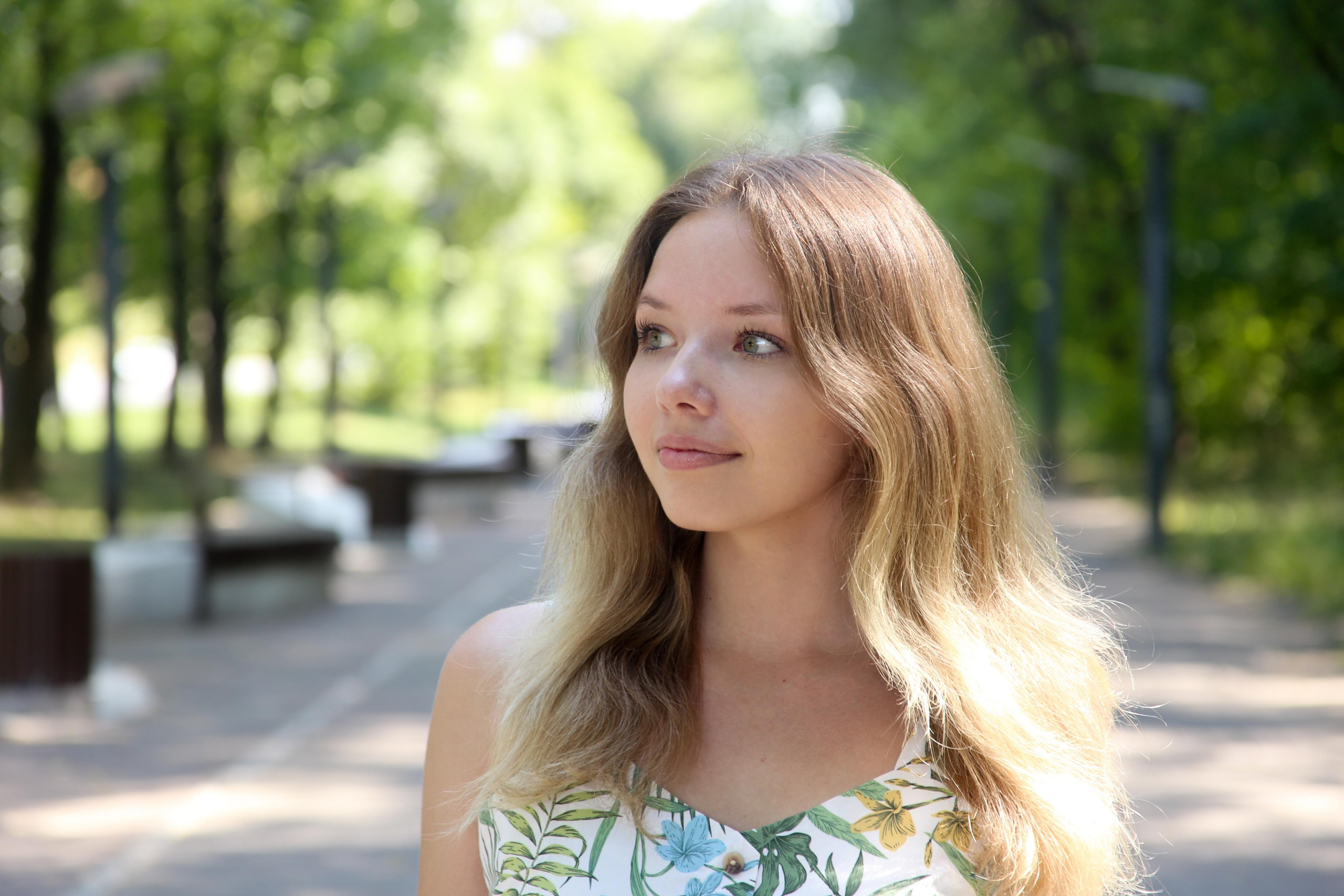 Маша в лесу босиком. Фотограф Пермь. Фотосессия в фотостудии Перми и на свежем воздухе