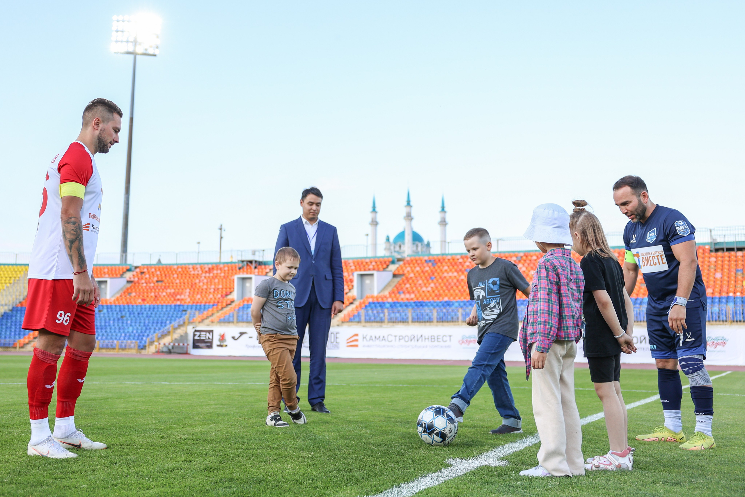 Благотворительный футбольный матч Друзья Бурмистрова vs ФК Fight Nights. Спортивный репортажный фотограф Казань Нафис Сиразетдинов