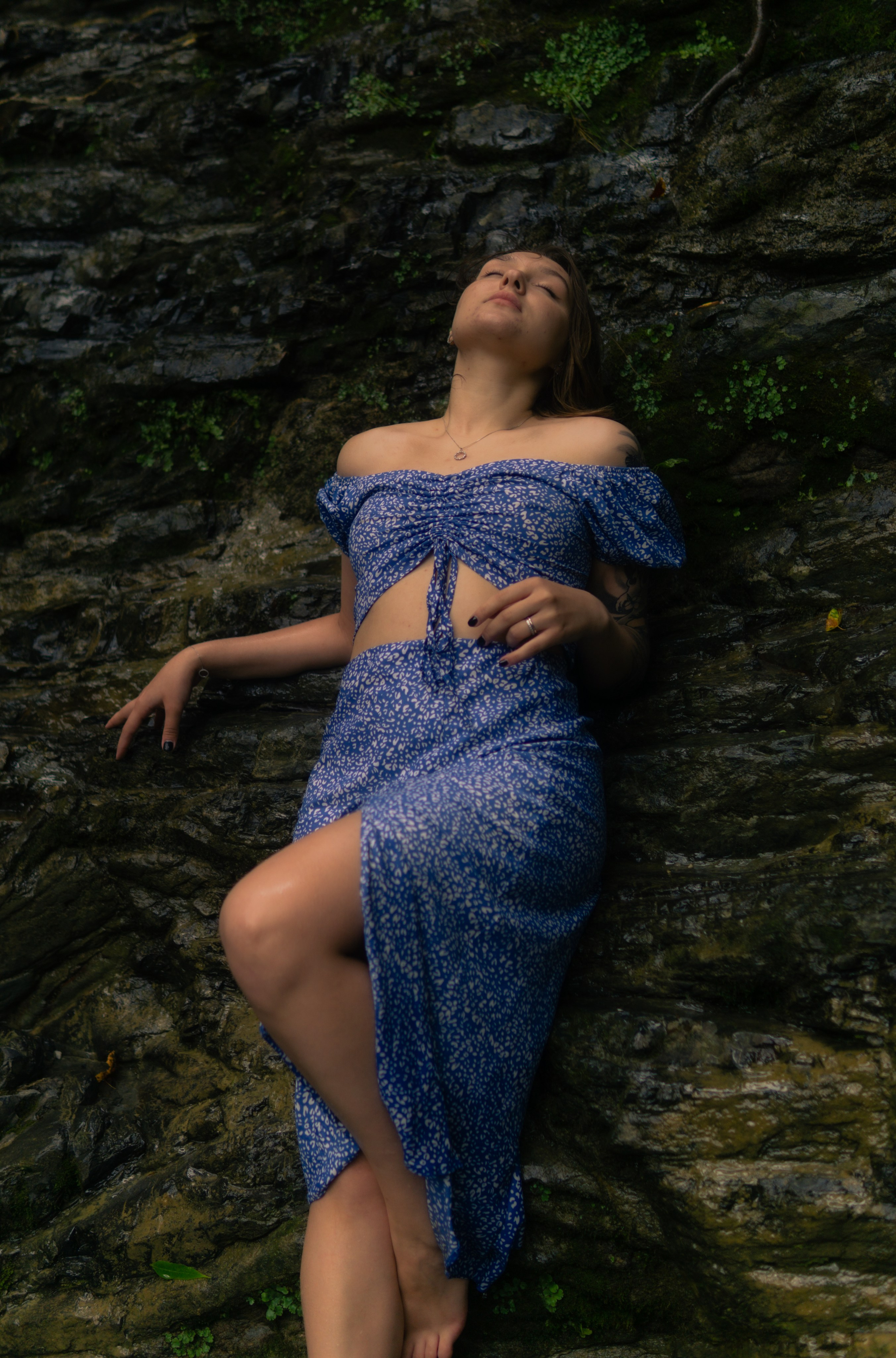 Алина на водопаде. Главная