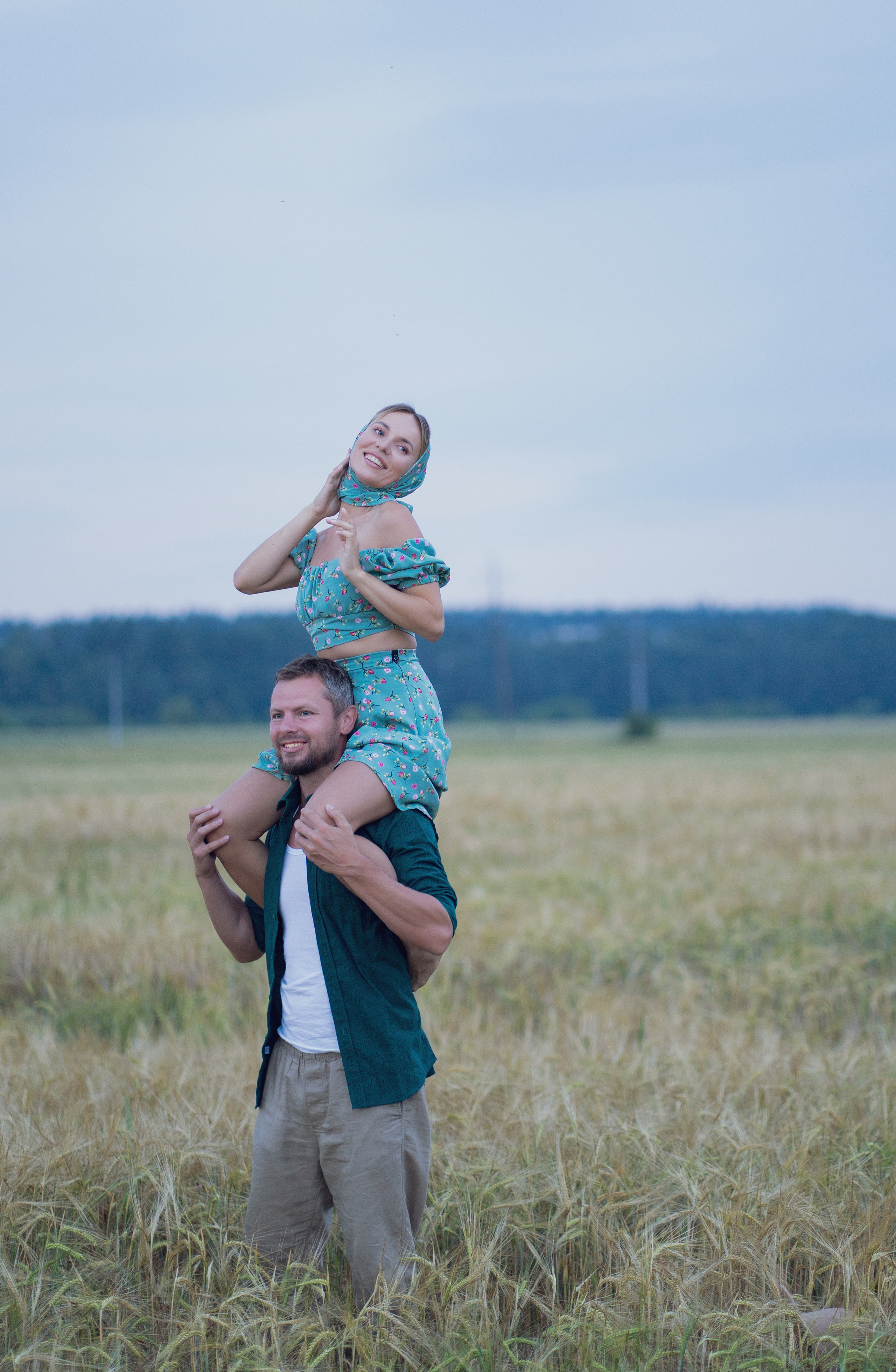 В поле. Портретный фотограф Москва Химки Субботина Екатерина