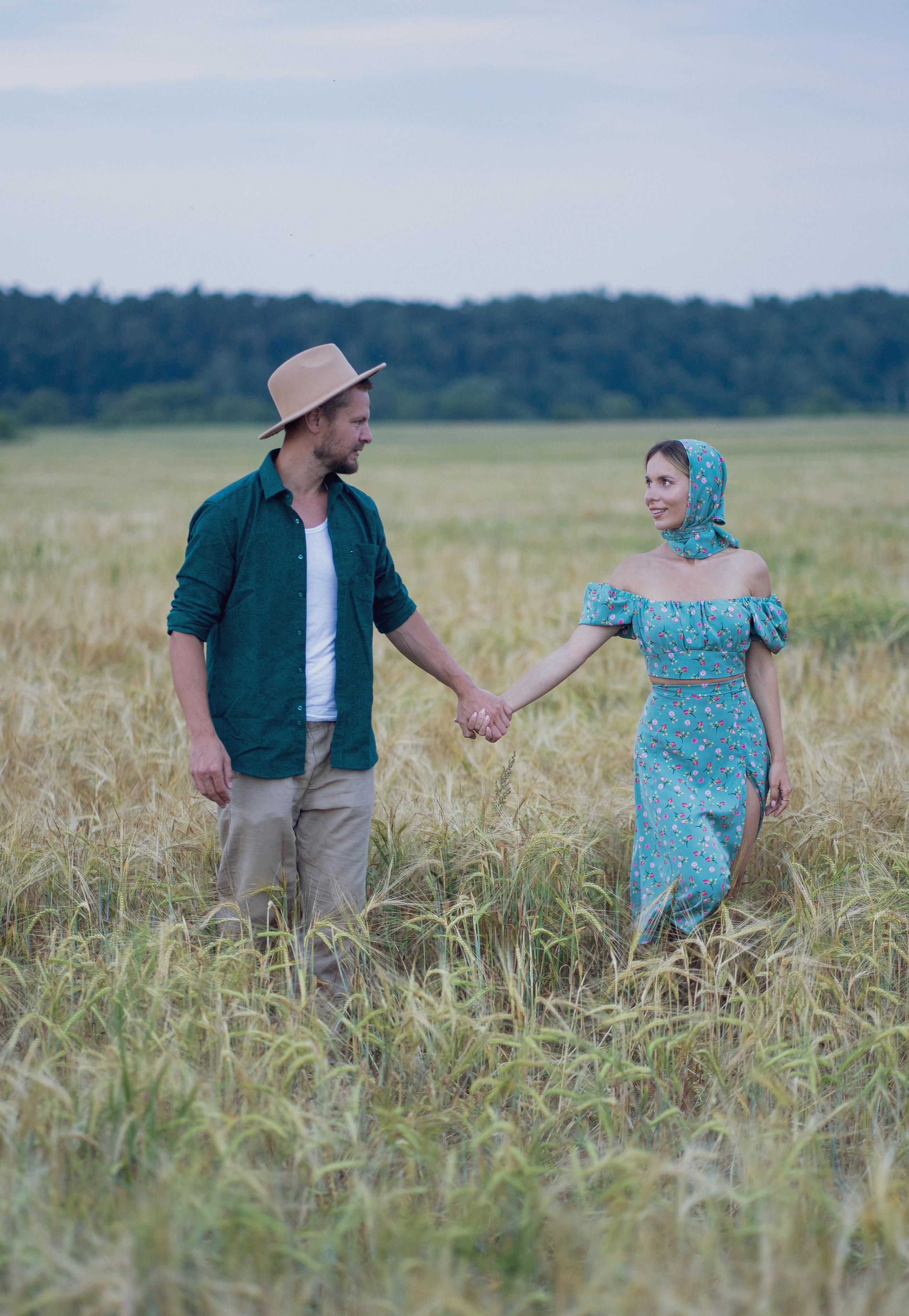 В поле. Портретный фотограф Москва Химки Субботина Екатерина