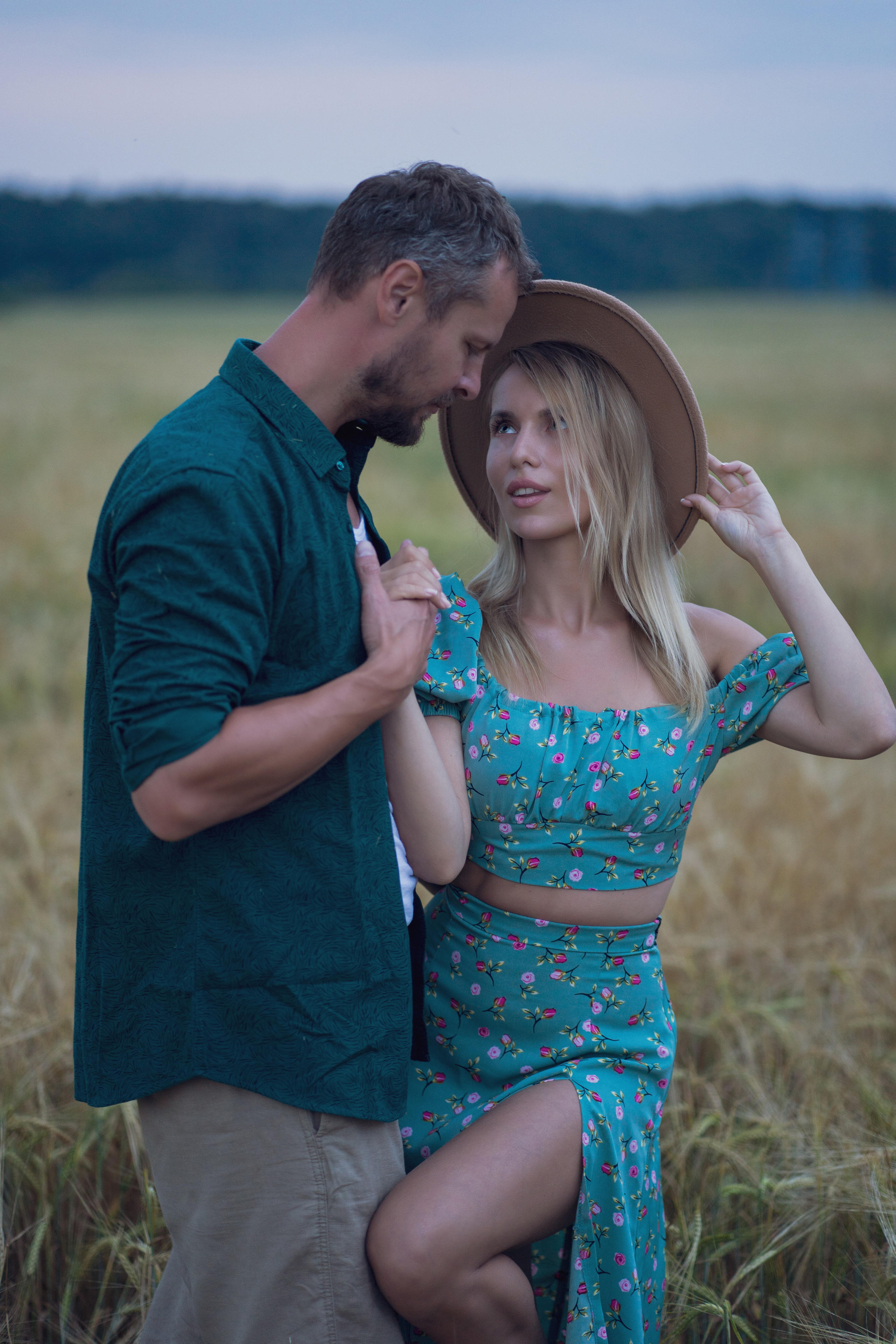 В поле. Портретный фотограф Москва Химки Субботина Екатерина