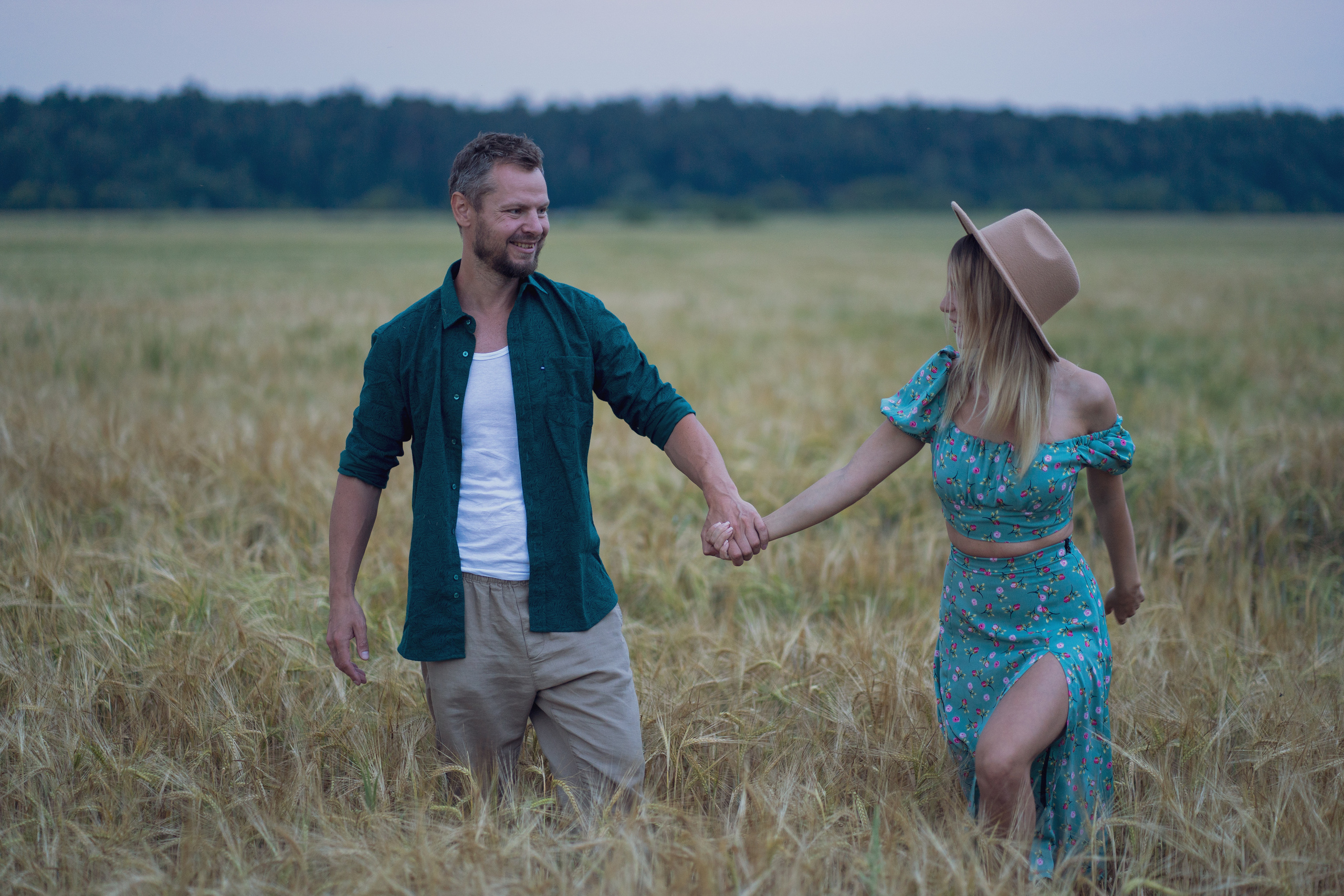 В поле. Портретный фотограф Москва Химки Субботина Екатерина