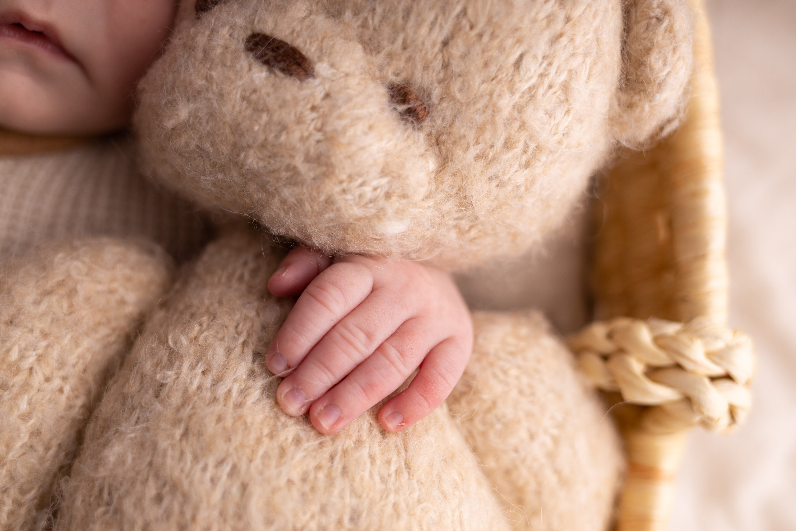 Newborn съемка в стиле Лайф. Фотограф новорожденных малышей в Омске и Омской области Эльвира Камаева