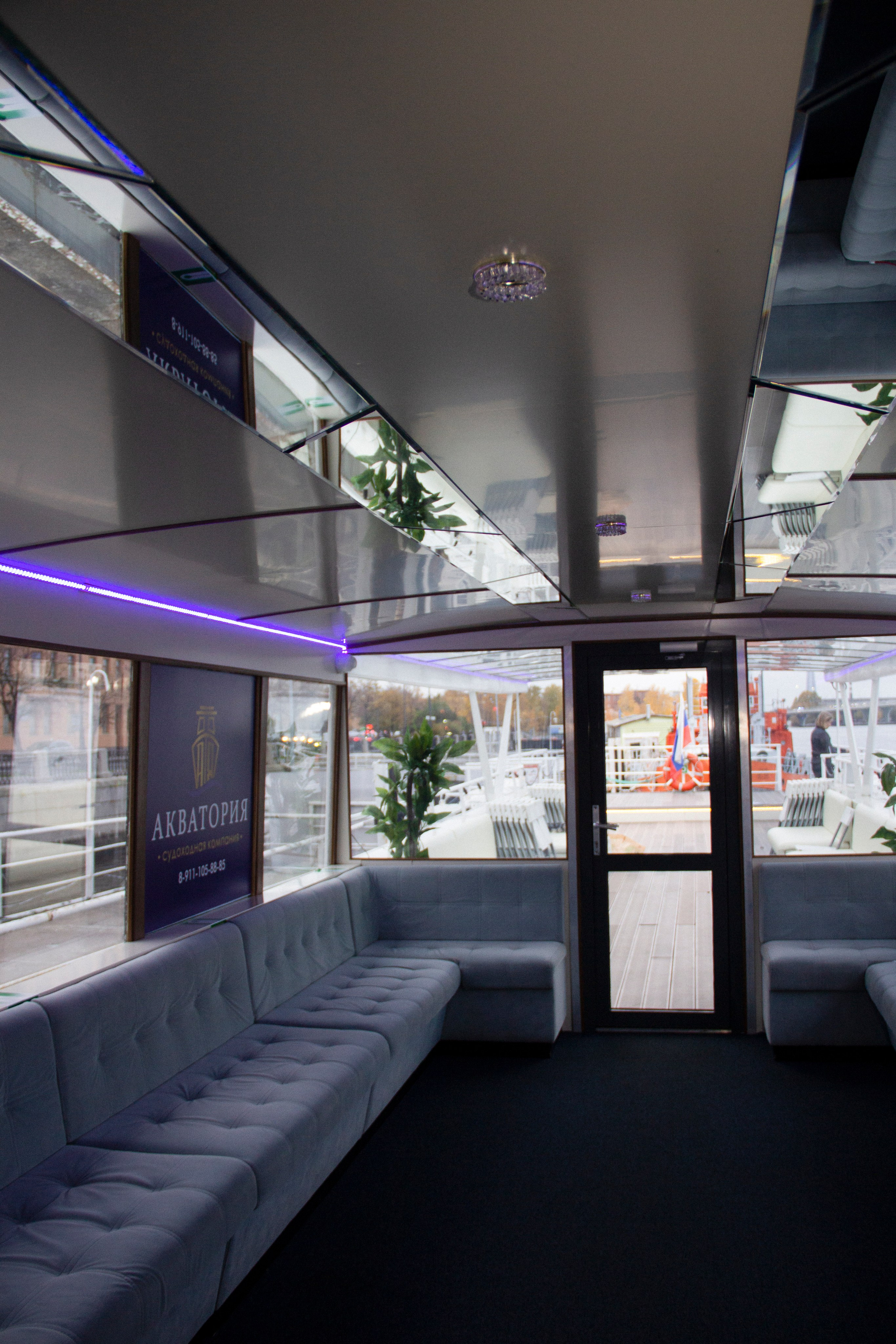 Съемка для сайта аренды катеров в Санкт-Петербурге, подготовка к свадебной прогулке по рекам и каналам. Фотограф в Санкт-Петербурге Смирнова Диана