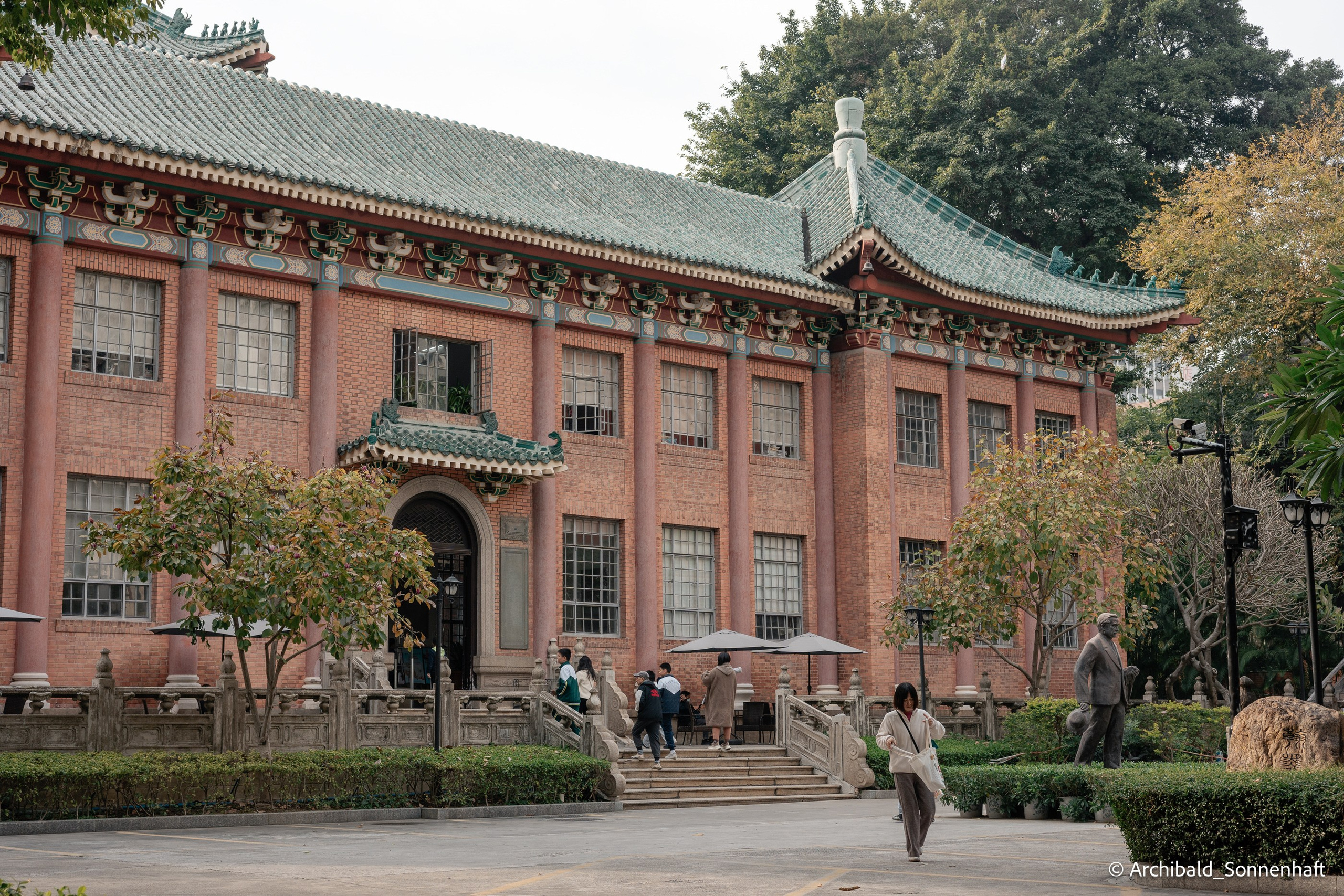 Yuexiu district in Guangzhou. Photographer in Guangzhou, China. Archibald Sonnenhaft