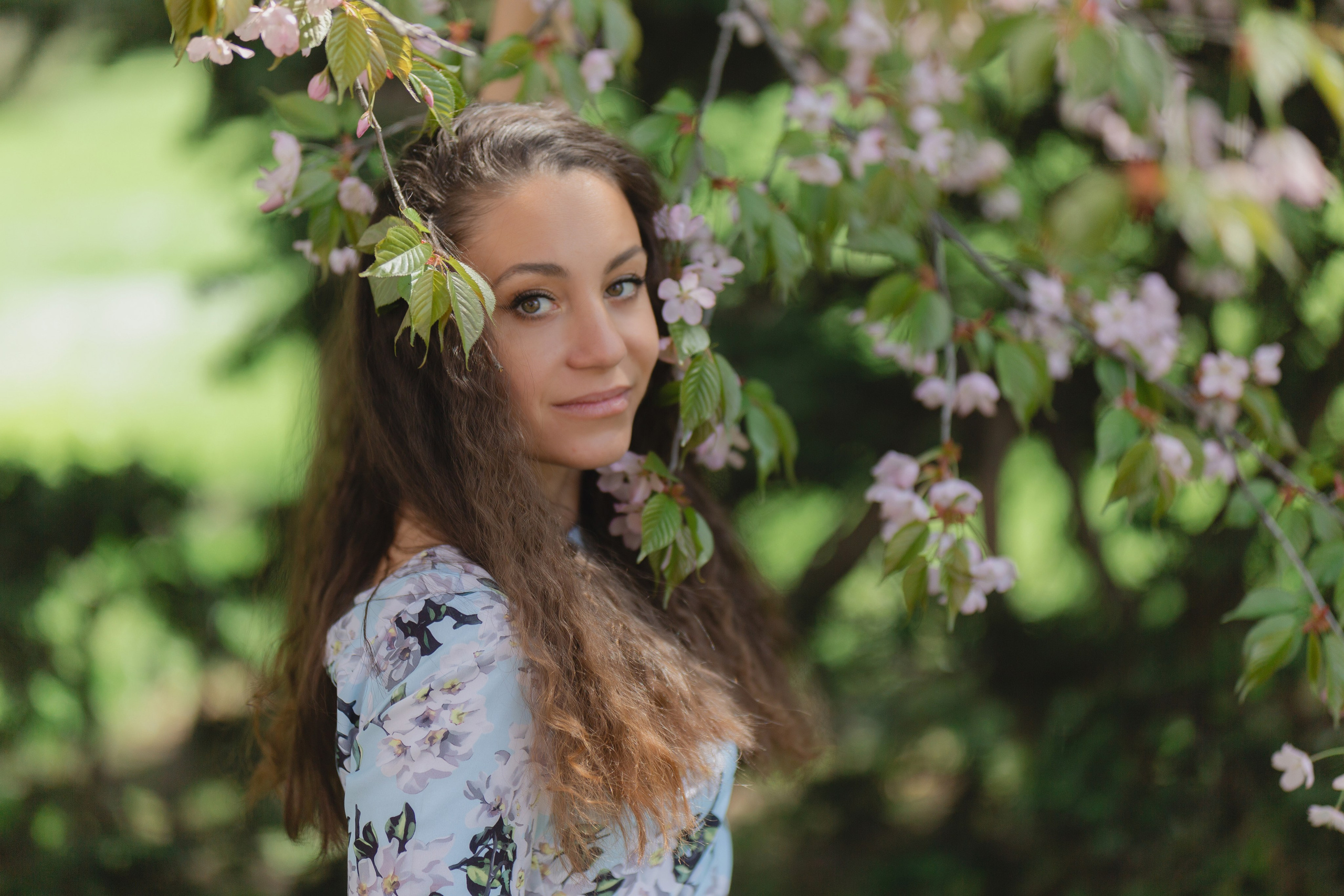 Настя и сакура. Фотограф Южно-Сахалинск