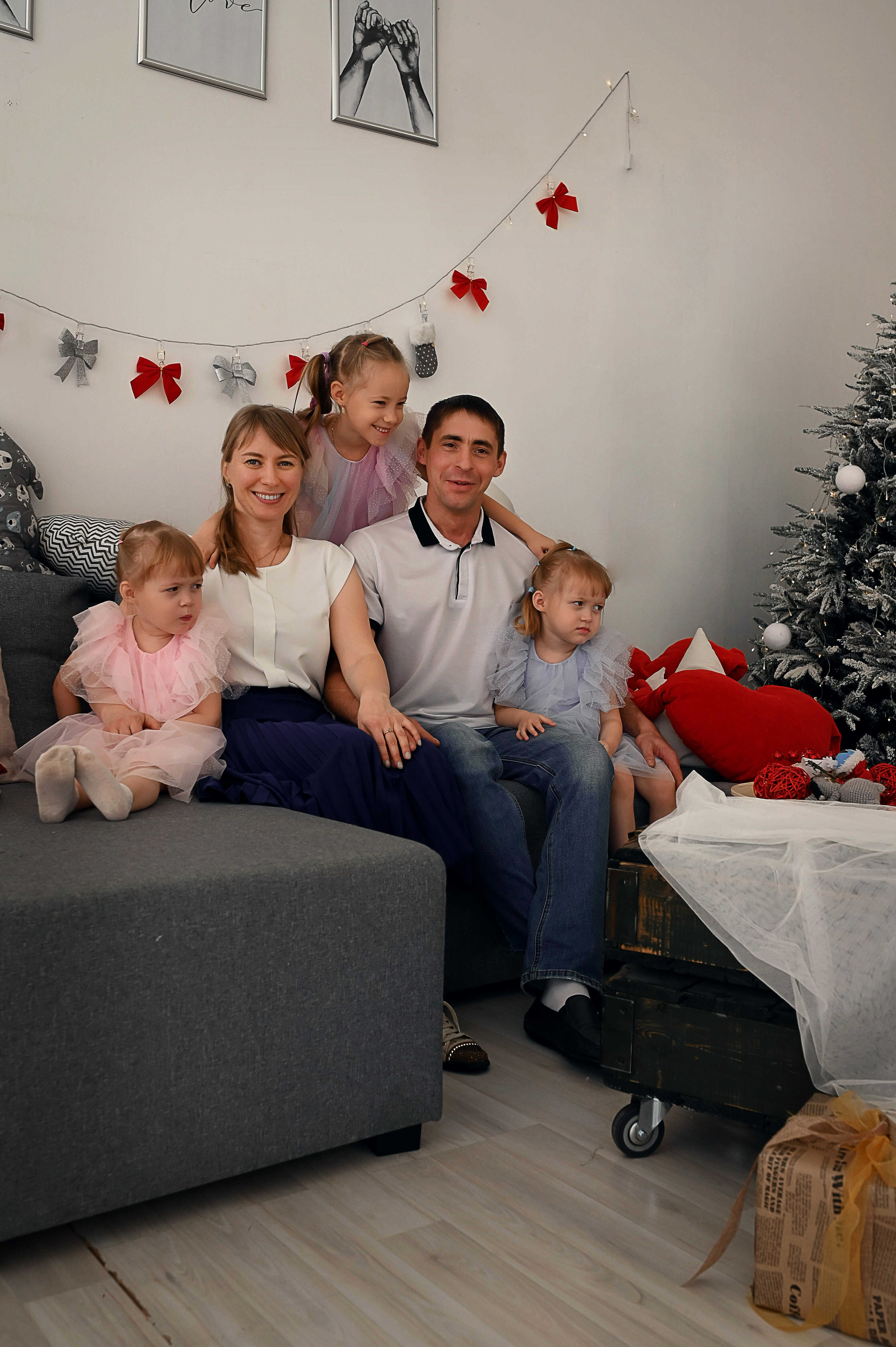 Александр, Юлия, Тася, близнецы Ульяна и Анечка. Фотографы крещения/венчания  Красноярск Татьяна и Вячеслав Переваловы