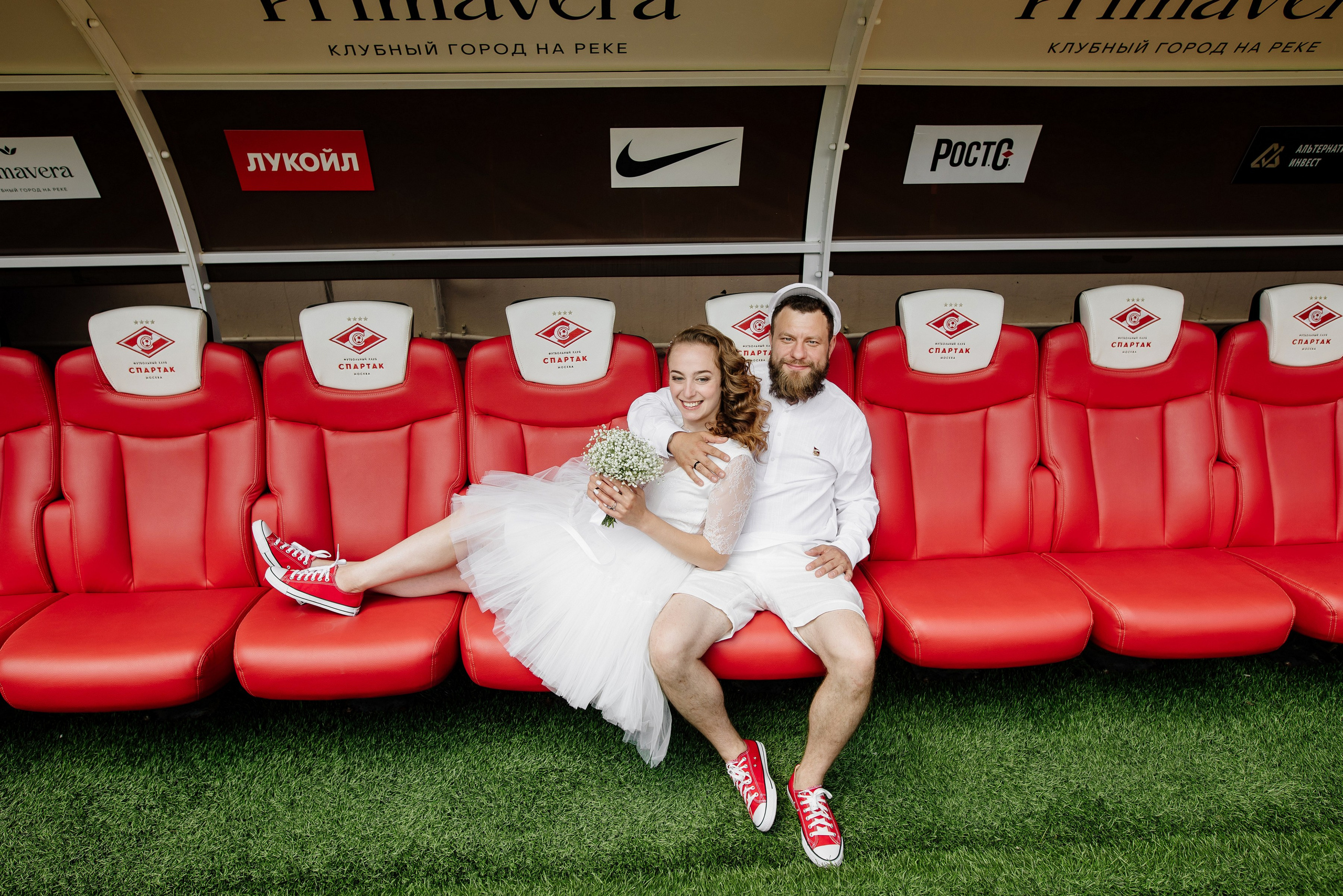 Свадьба на стадионе Спартак Лукойл Арена, свадьба на Северном речном вокзале, свадьба в метро, новые адреса счастья. Свадебный и семейный фотограф Екатерина Иванова