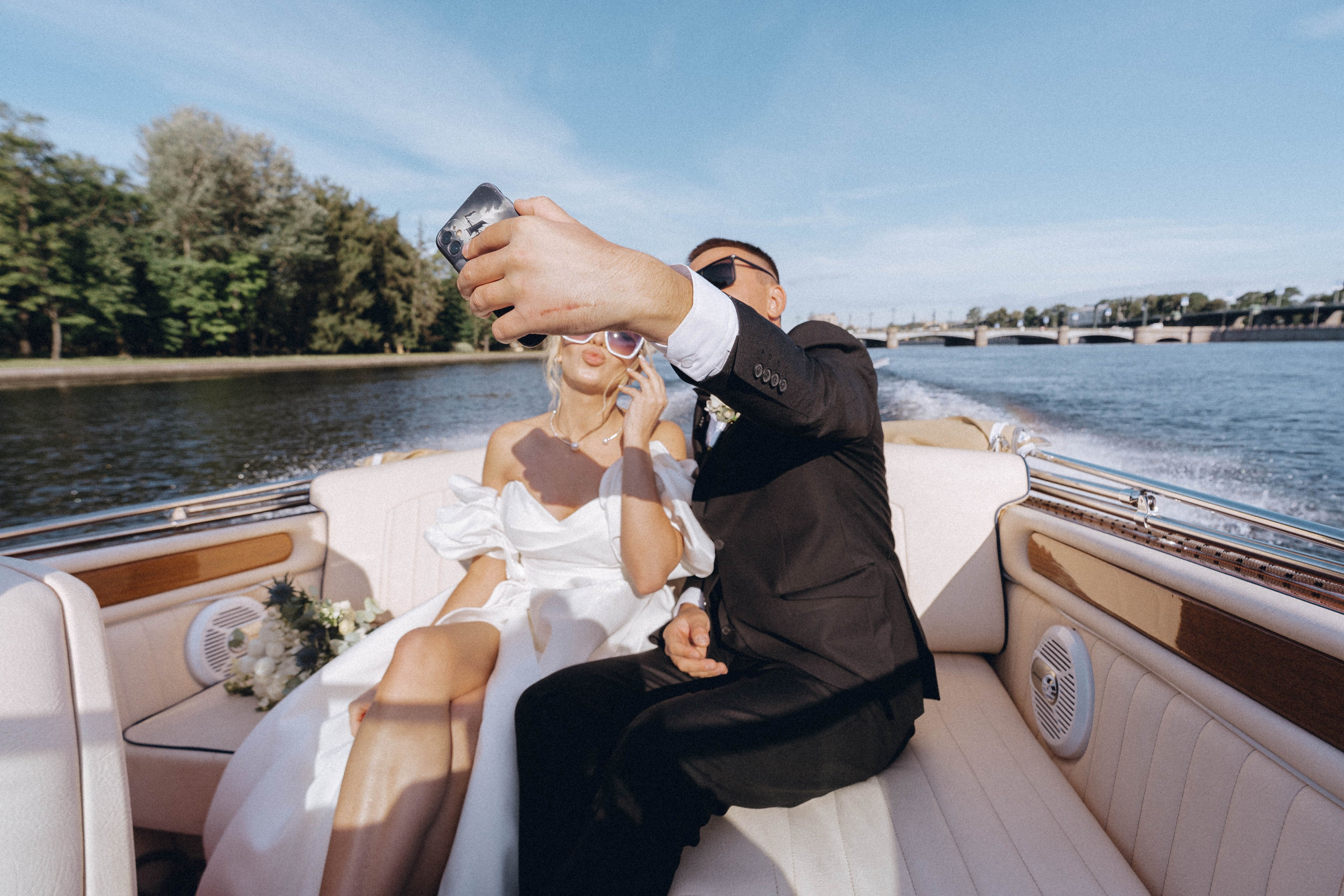 СВАДЕНБНАЯ СЬЕМКА НА КАТЕРЕ ПО КАНАЛАМ САНКТ-ПЕТЕРБУРГА И В АКВАТОРИИ НЕВЫ. Профессиональный фотограф, Санкт-Петербург — Виктория Богомолова