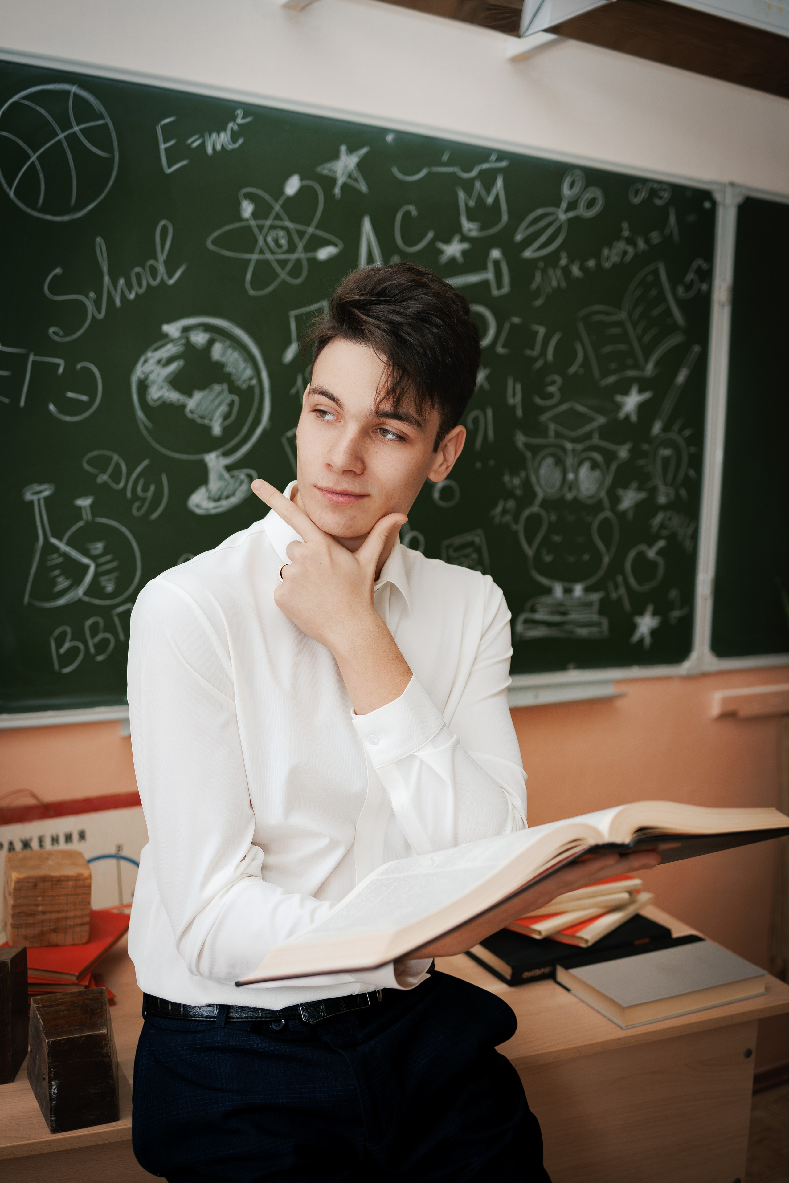 Позы для школьной фотосессии. Фотограф Медногорск Кувандык Оксана Шерехода свадебные, семейные, индивидуальные, школьные фотосессии. Печать фотоальбомов