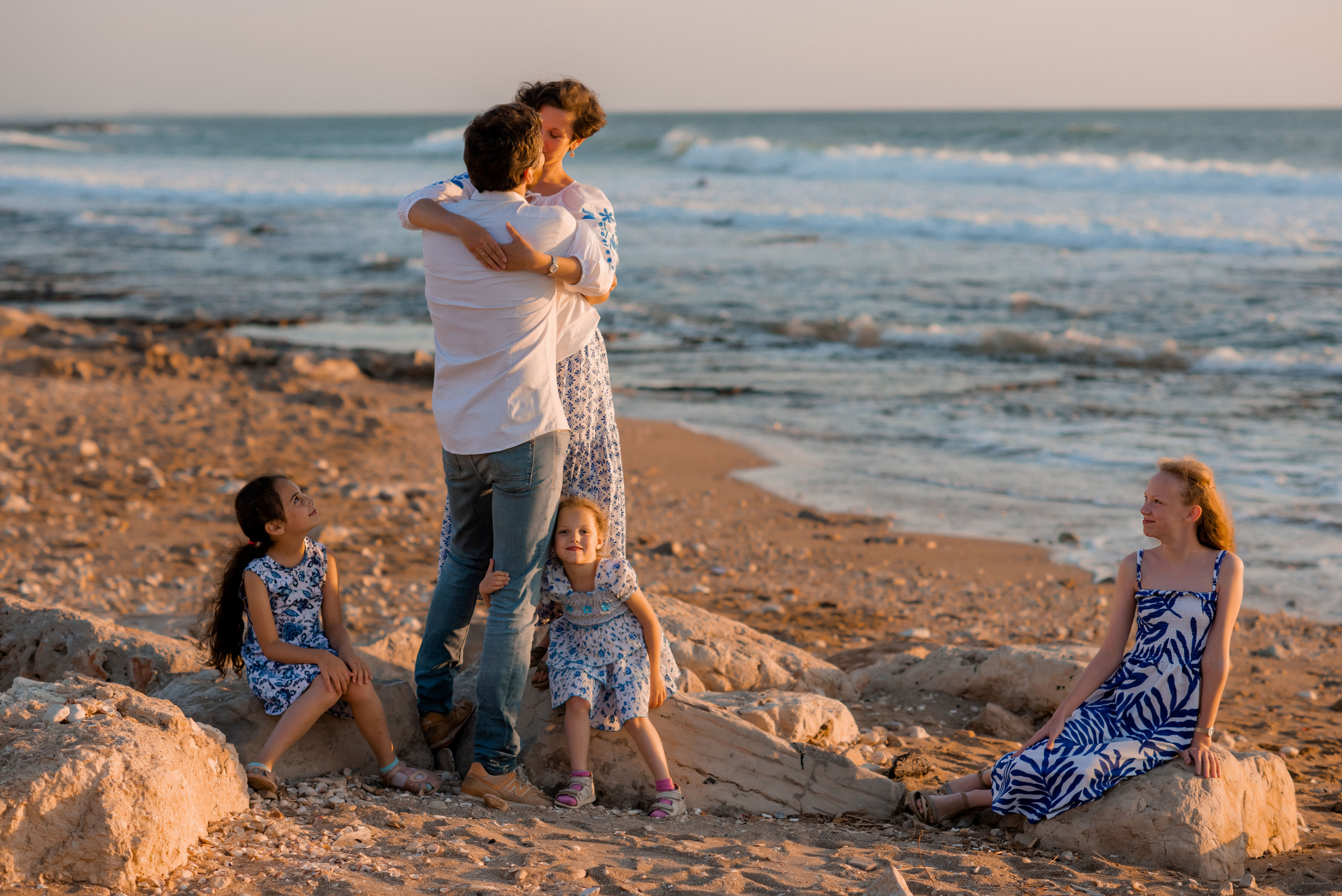 Семейная прогулка у моря. Профессиональный фотограф. Портрет, семья, дети
