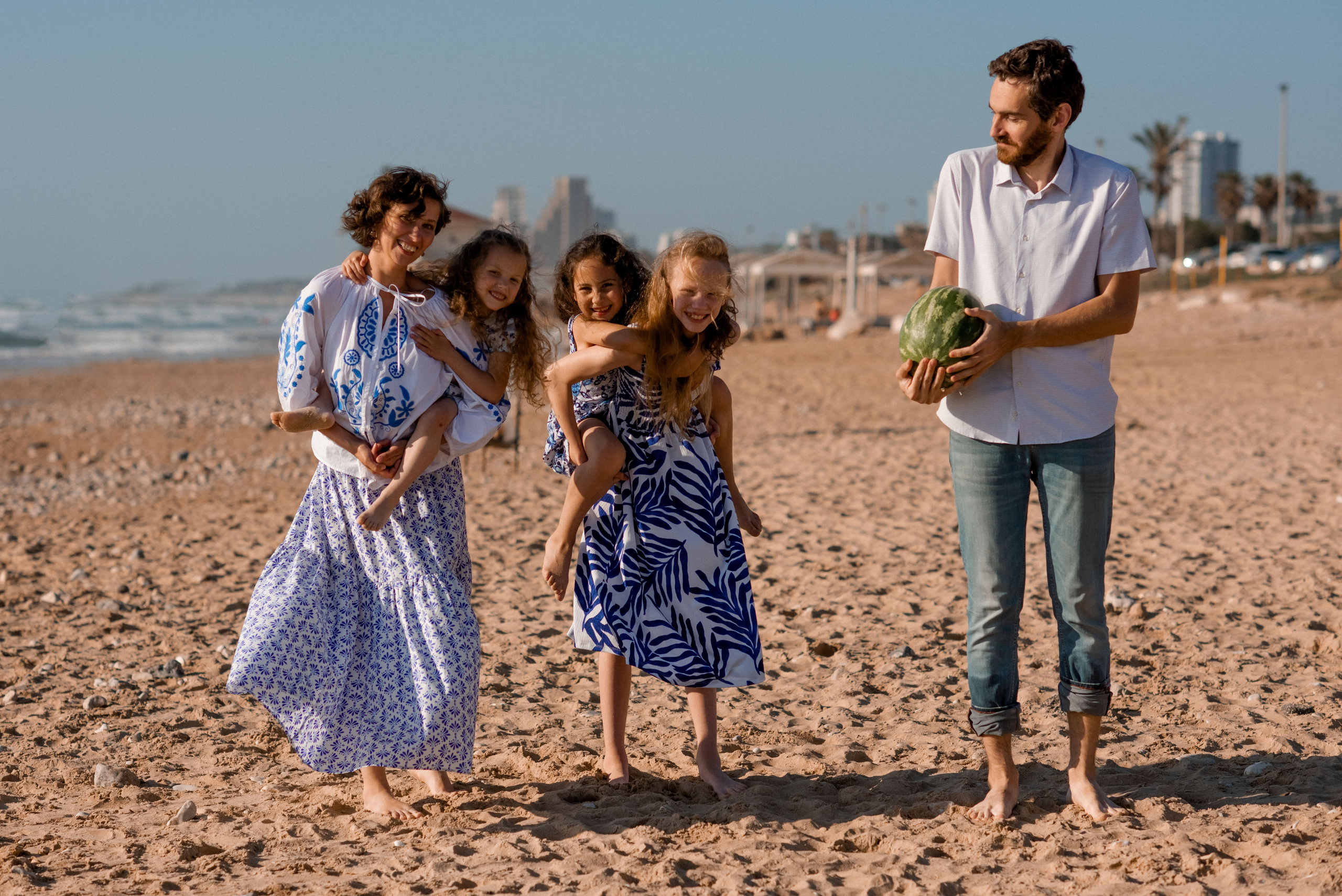 Семейная прогулка у моря. Профессиональный фотограф. Портрет, семья, дети