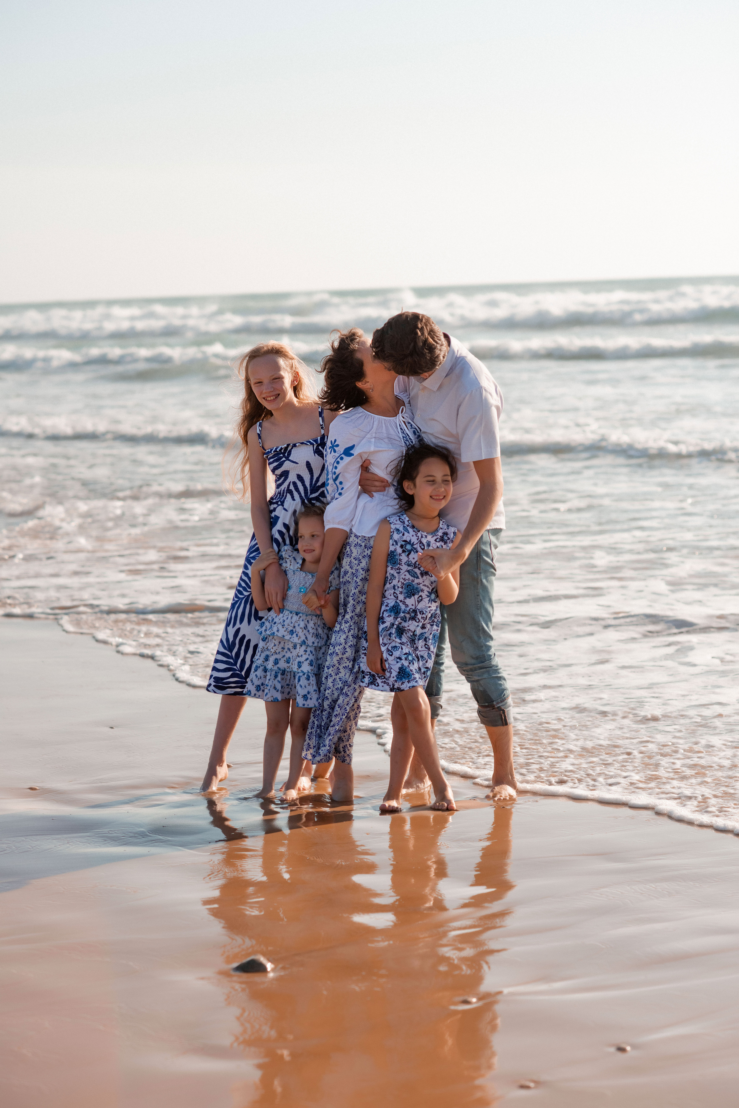 Семейная прогулка у моря. Профессиональный фотограф. Портрет, семья, дети