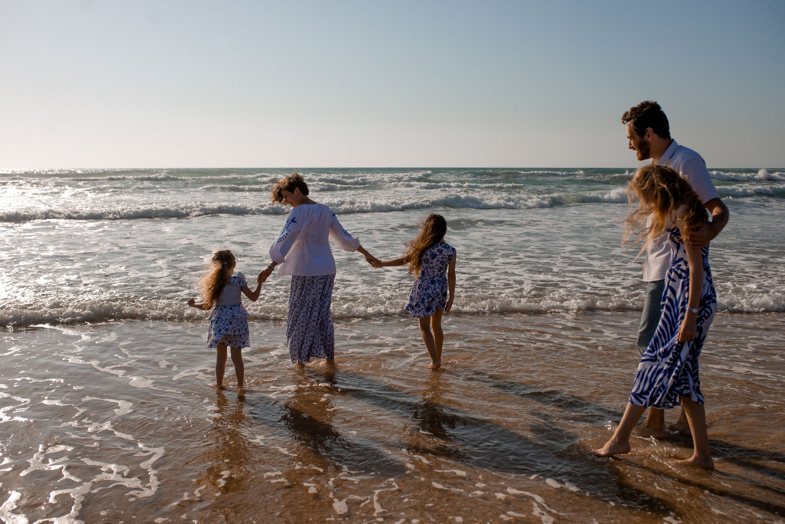 Семейная прогулка у моря. Профессиональный фотограф. Портрет, семья, дети