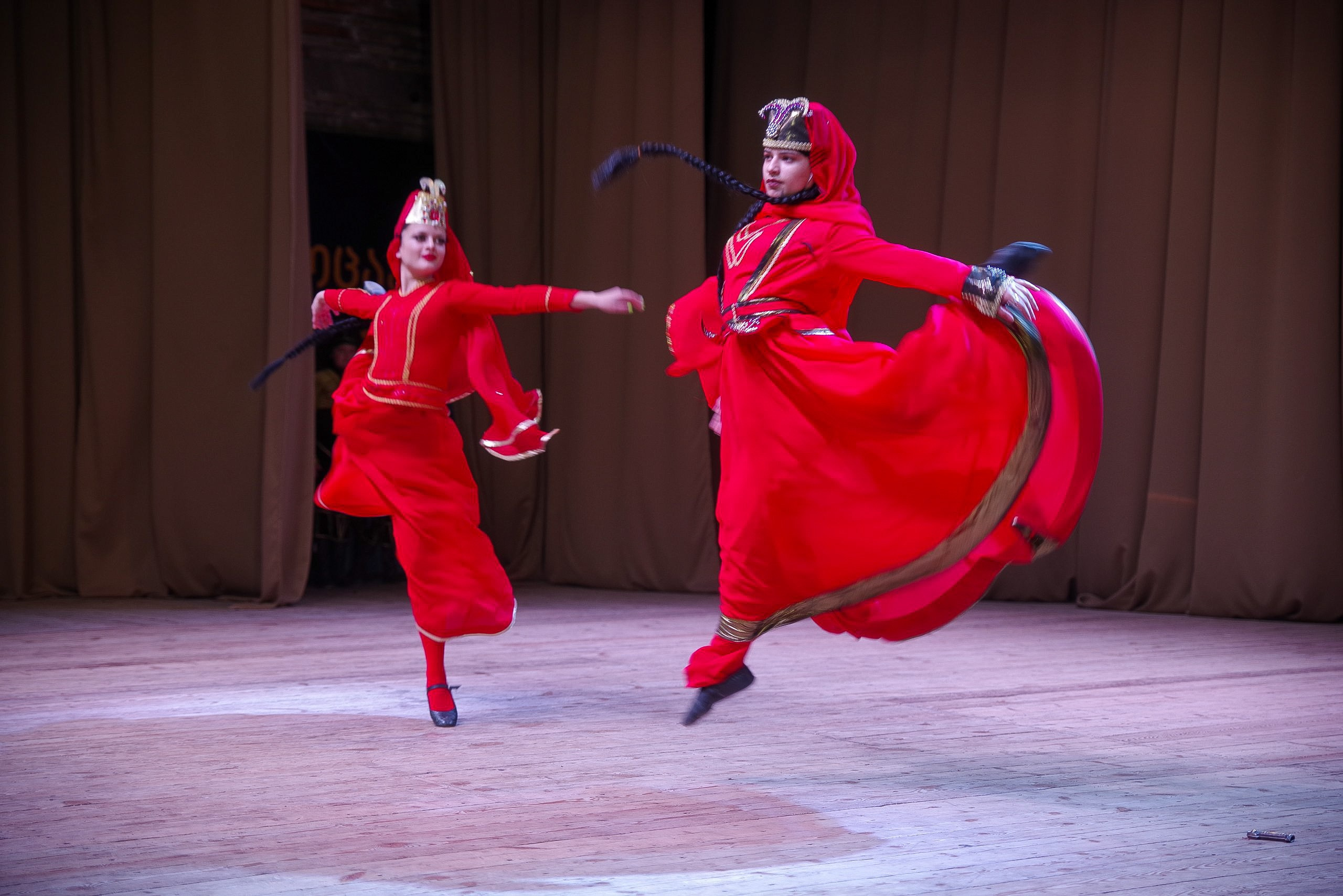 Грузинский танец. Портретный фотограф Денис Милютин