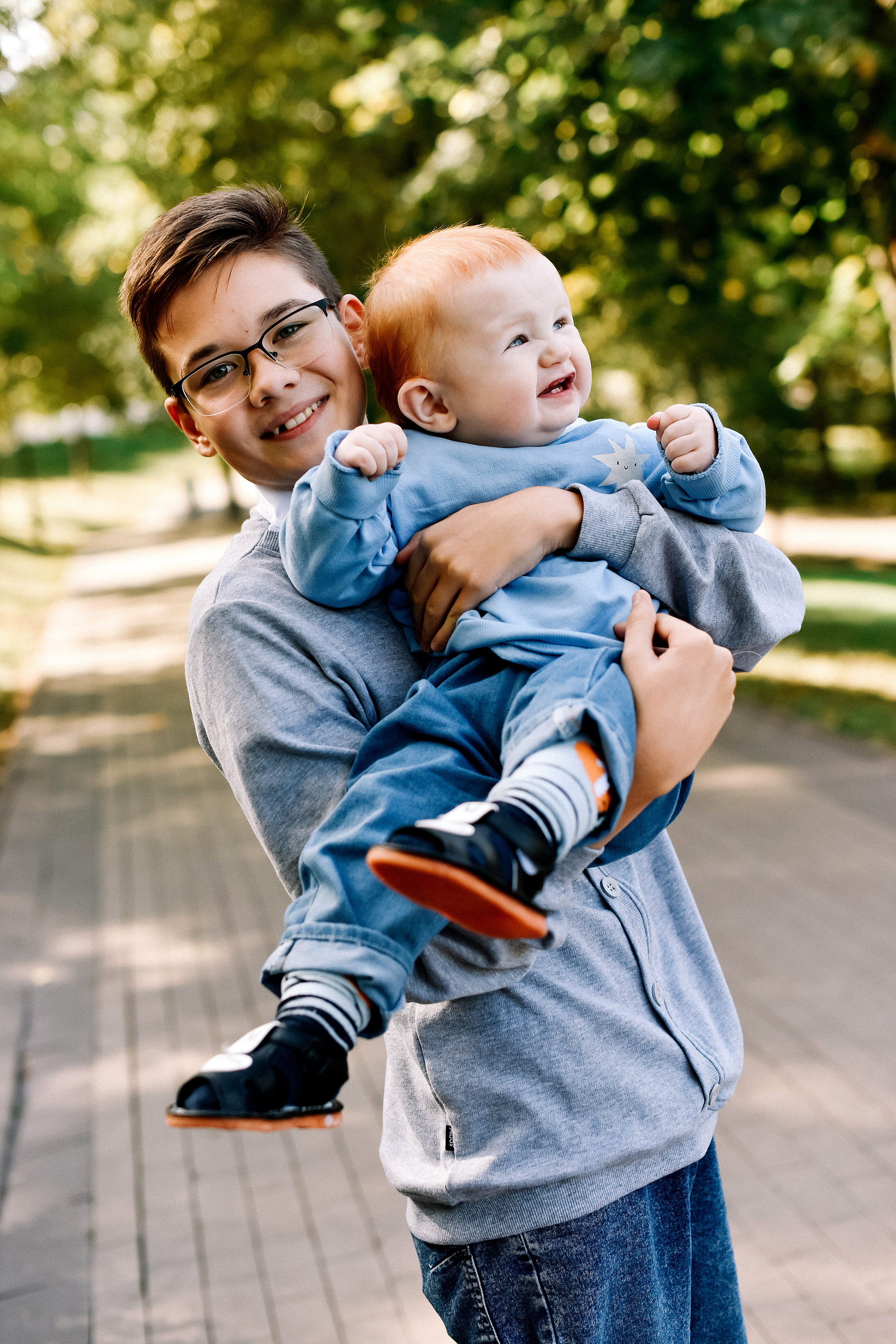Прогулка Олеси, Льва и Ванечки