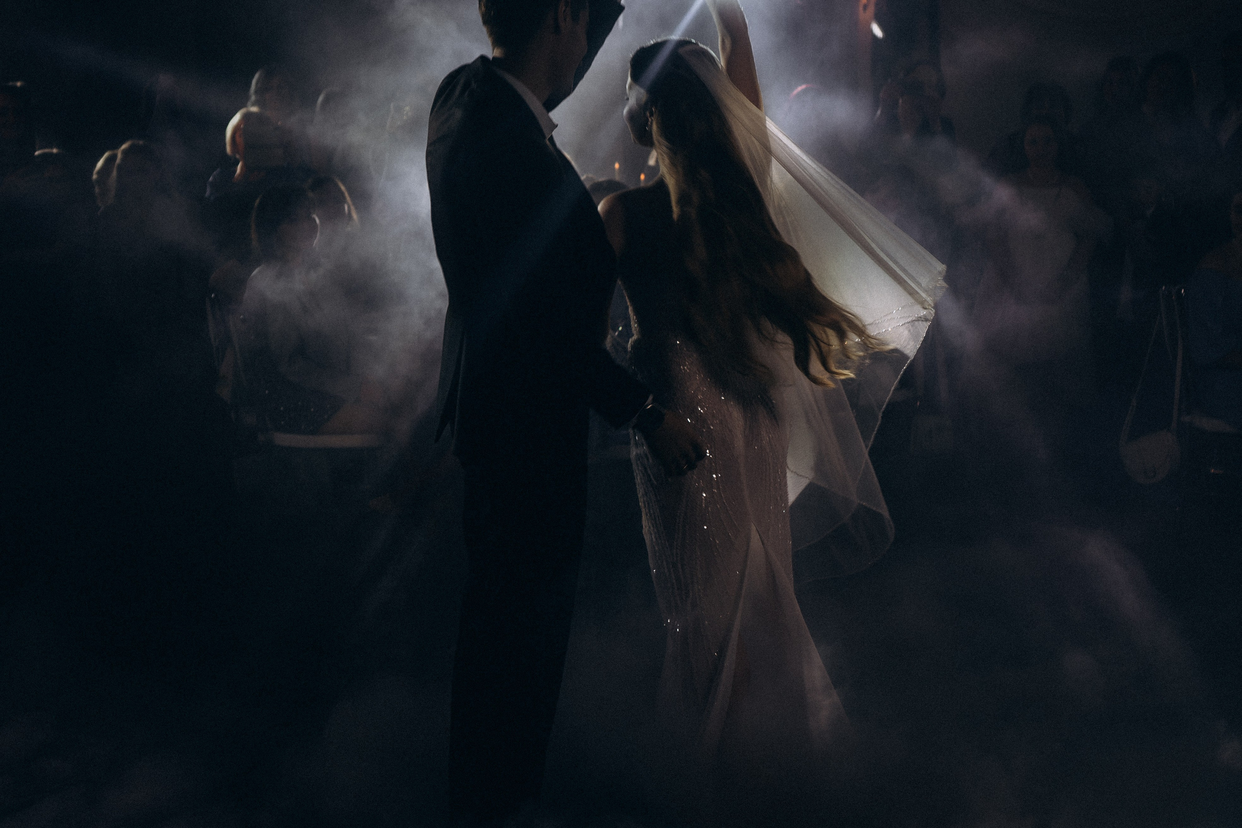 ПЕРВЫЙ ТАНЕЦ МОЛОДЫХ НА БАНКЕТЕ. ТРОГАТЕЛЬНЫЙ МОМЕНТ (СНЯТО В СИБИРЕ В НИЖНЕВАРТОВСКЕ). Профессиональный фотограф, Санкт-Петербург — Виктория Богомолова