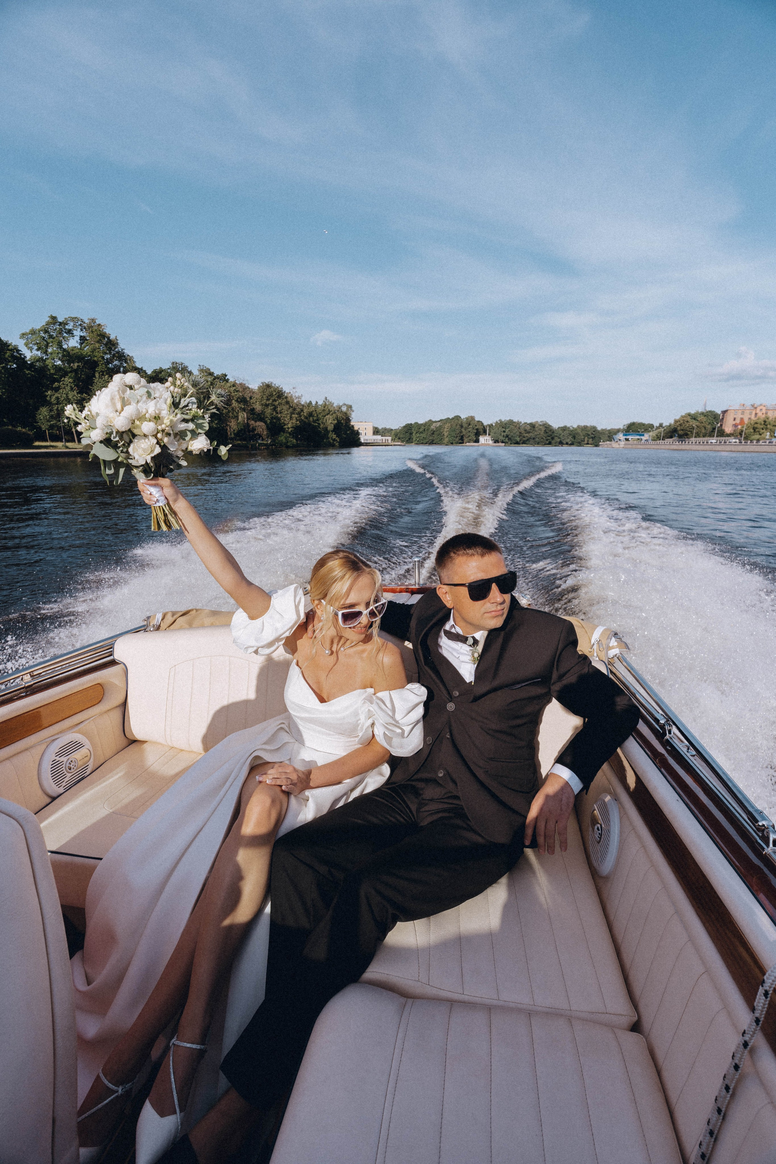 СВАДЕНБНАЯ СЬЕМКА НА КАТЕРЕ ПО КАНАЛАМ САНКТ-ПЕТЕРБУРГА И В АКВАТОРИИ НЕВЫ. Профессиональный фотограф, Санкт-Петербург — Виктория Богомолова