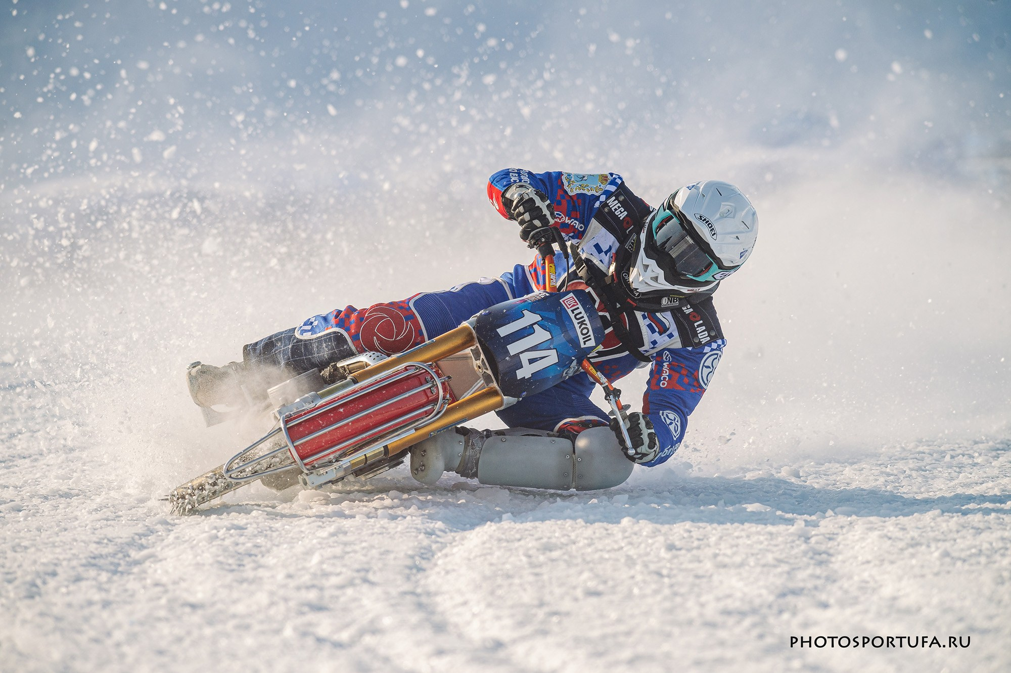 Мотогонку на льду. Спортивный фотограф в Уфе Евгений Буров