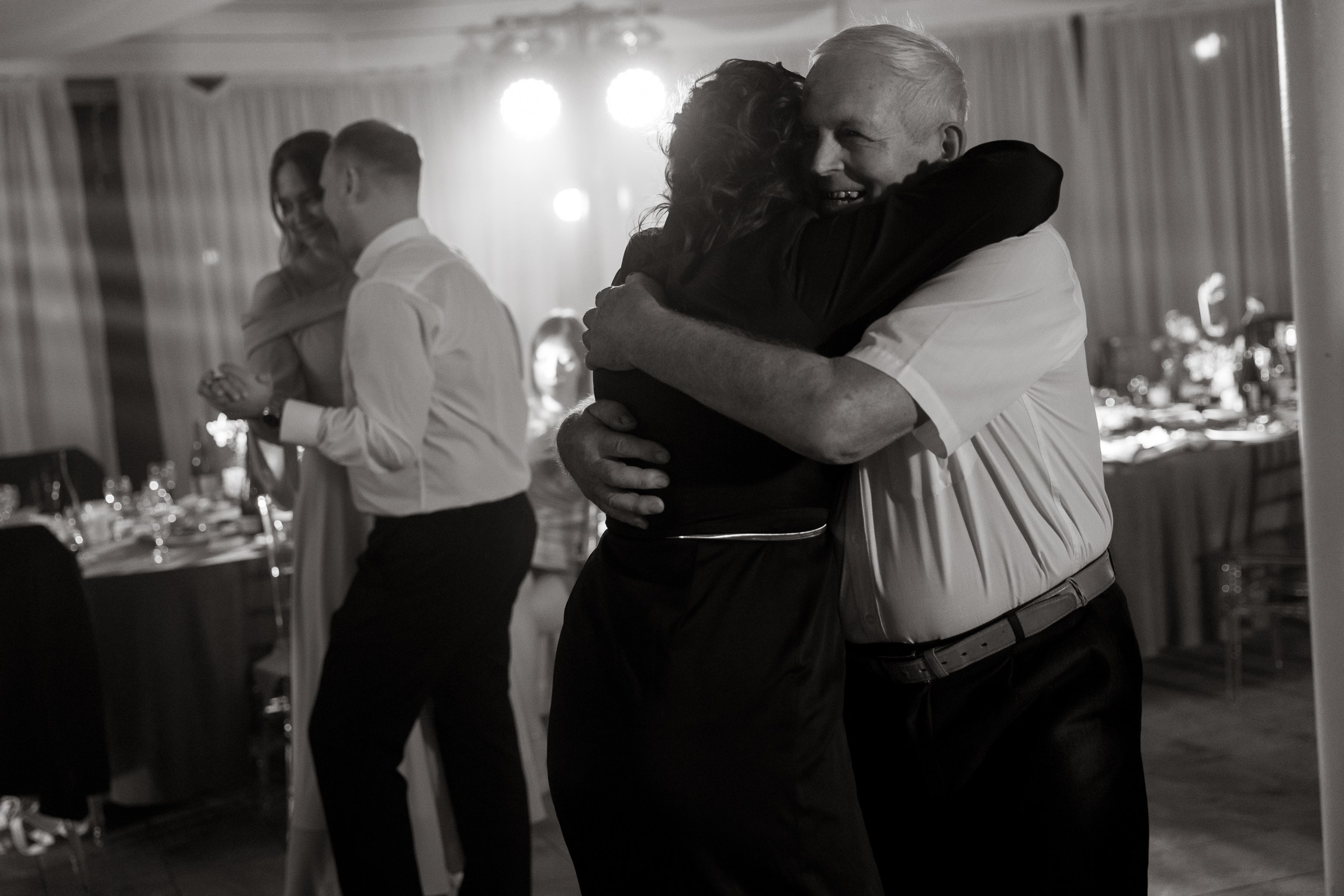 Two people swiped right. Свадебный фотограф Ярославль, Рыбинск