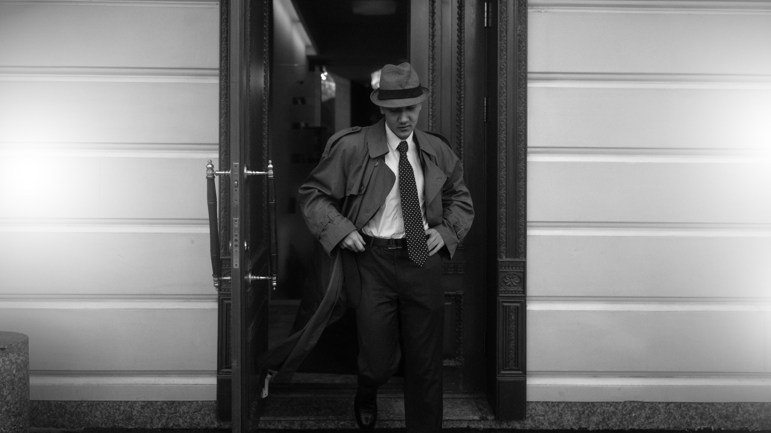 Мужская прогулочная фотосесся с Эриком в стиле фильма Оппенгеймер