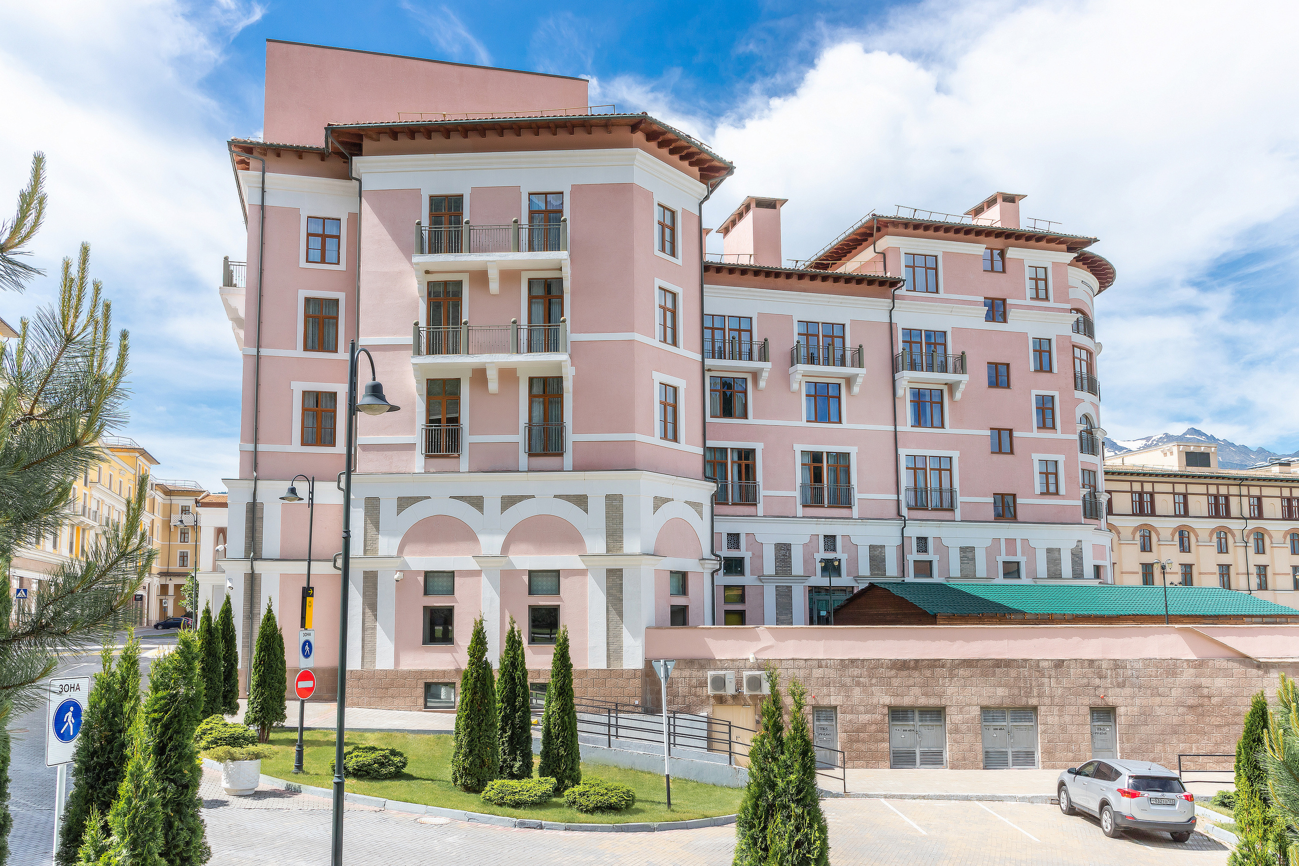 Фасадная фотосъёмка отелей Сочи. Отельный интерьерный фотограф Сочи