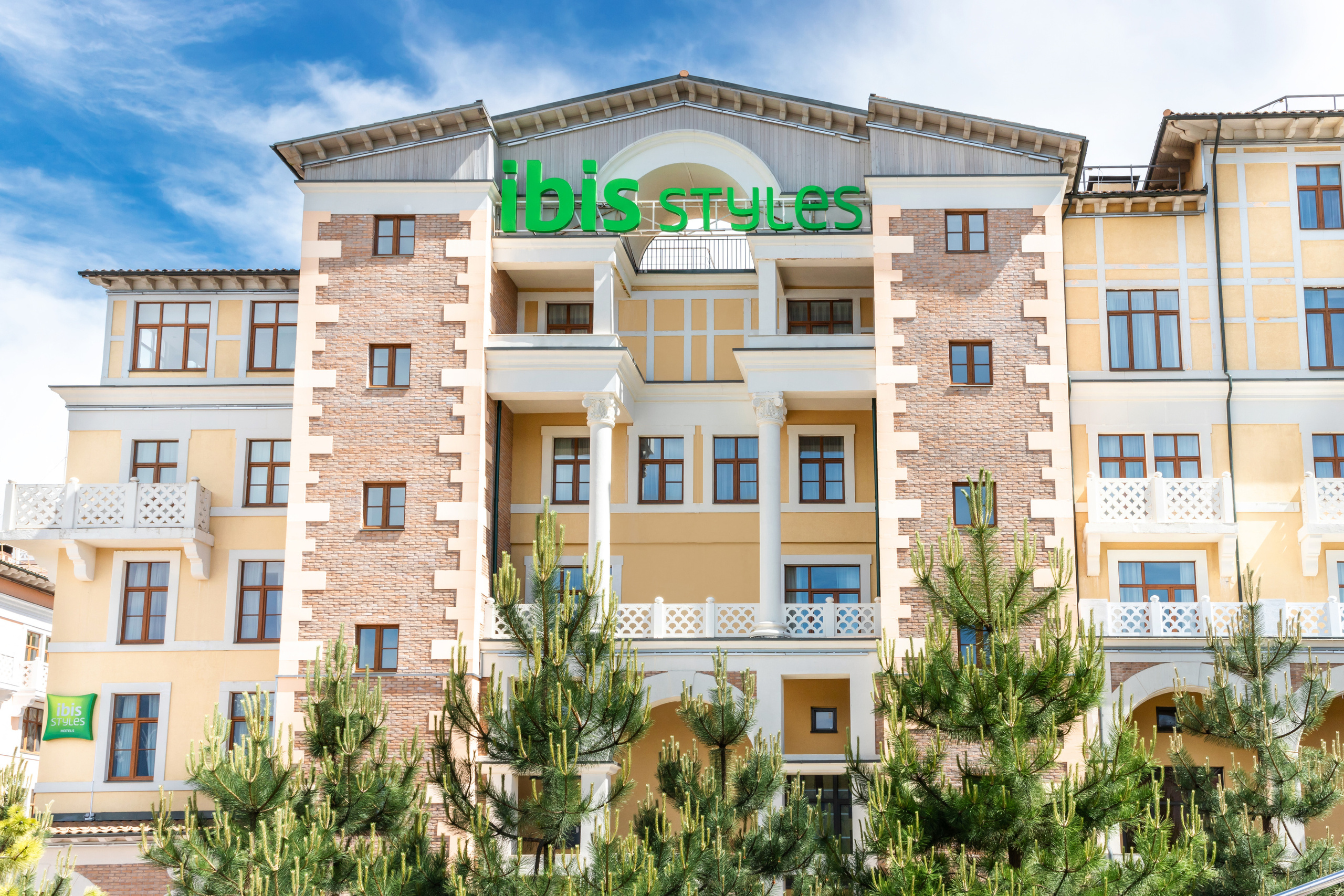 Фасадная фотосъёмка отелей Сочи. Отельный интерьерный фотограф Сочи