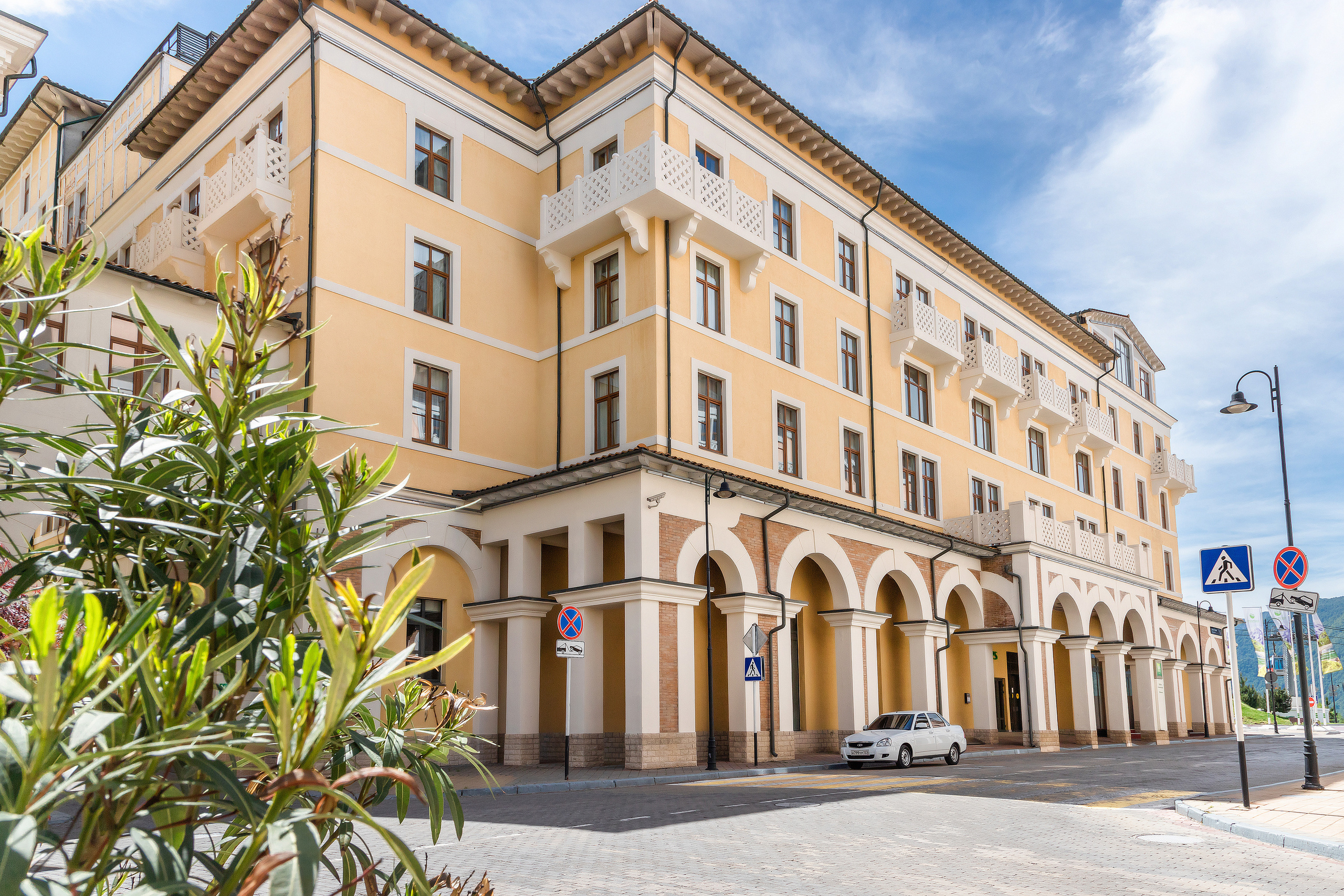 Фасадная фотосъёмка отелей Сочи. Отельный интерьерный фотограф Сочи