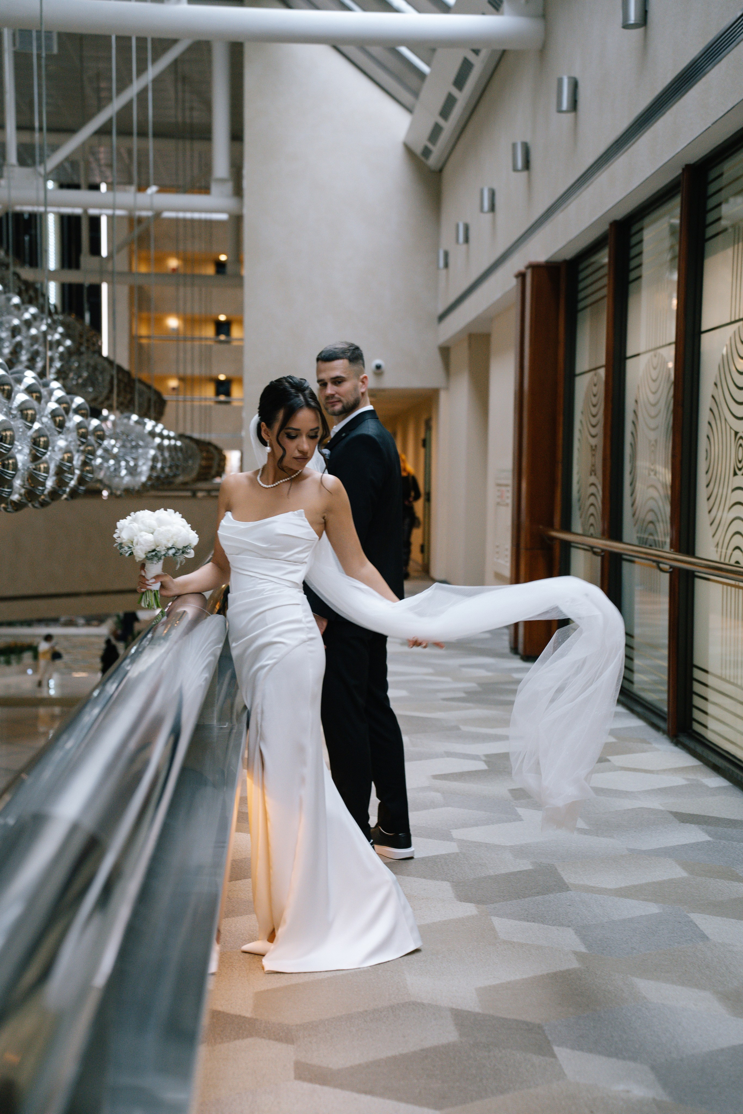 Свадебная фотосессия в отеле Plaza Garden Moscow WTC