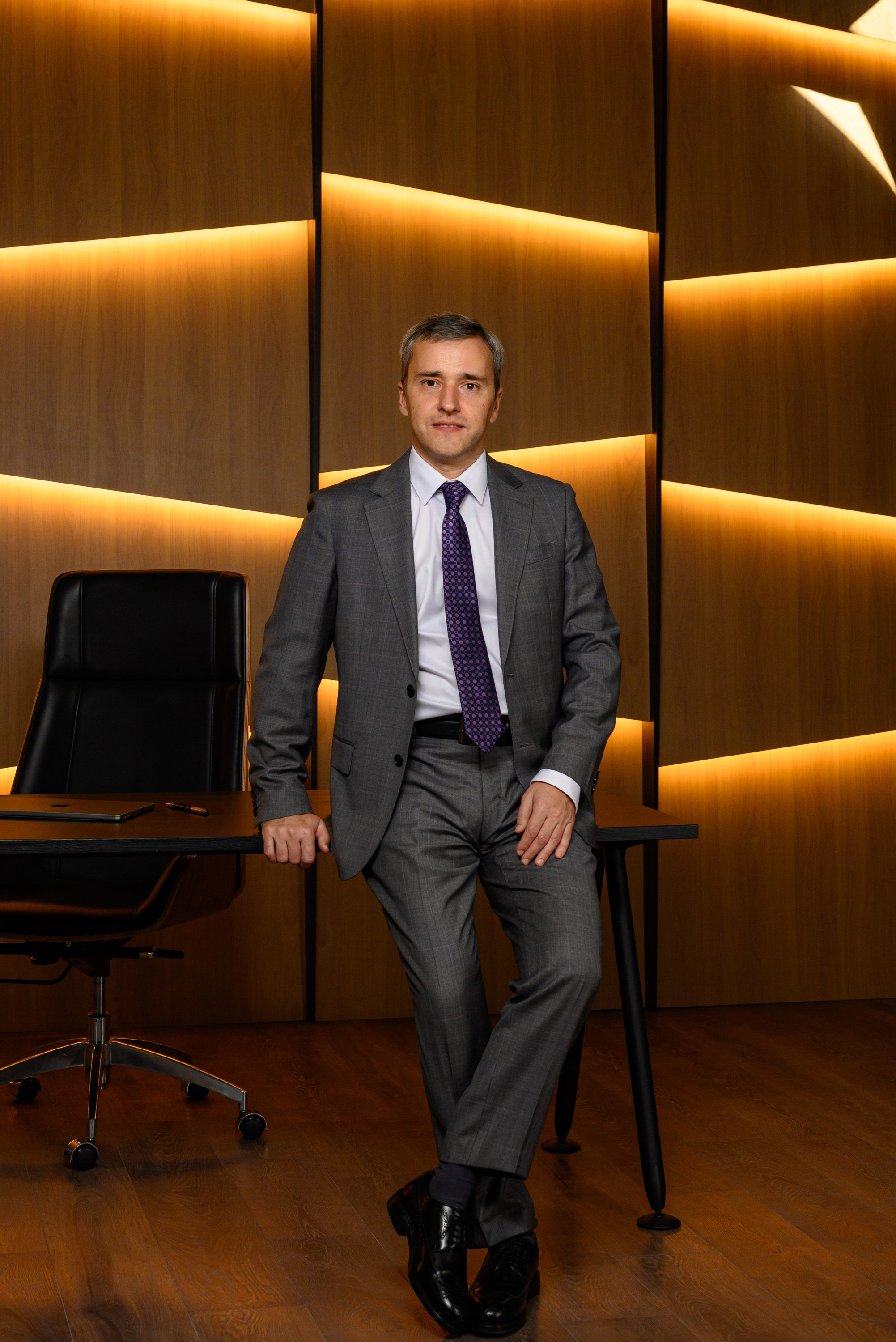 Портрет для руководителя. Компания и фотошкола по созданию контента в Москве