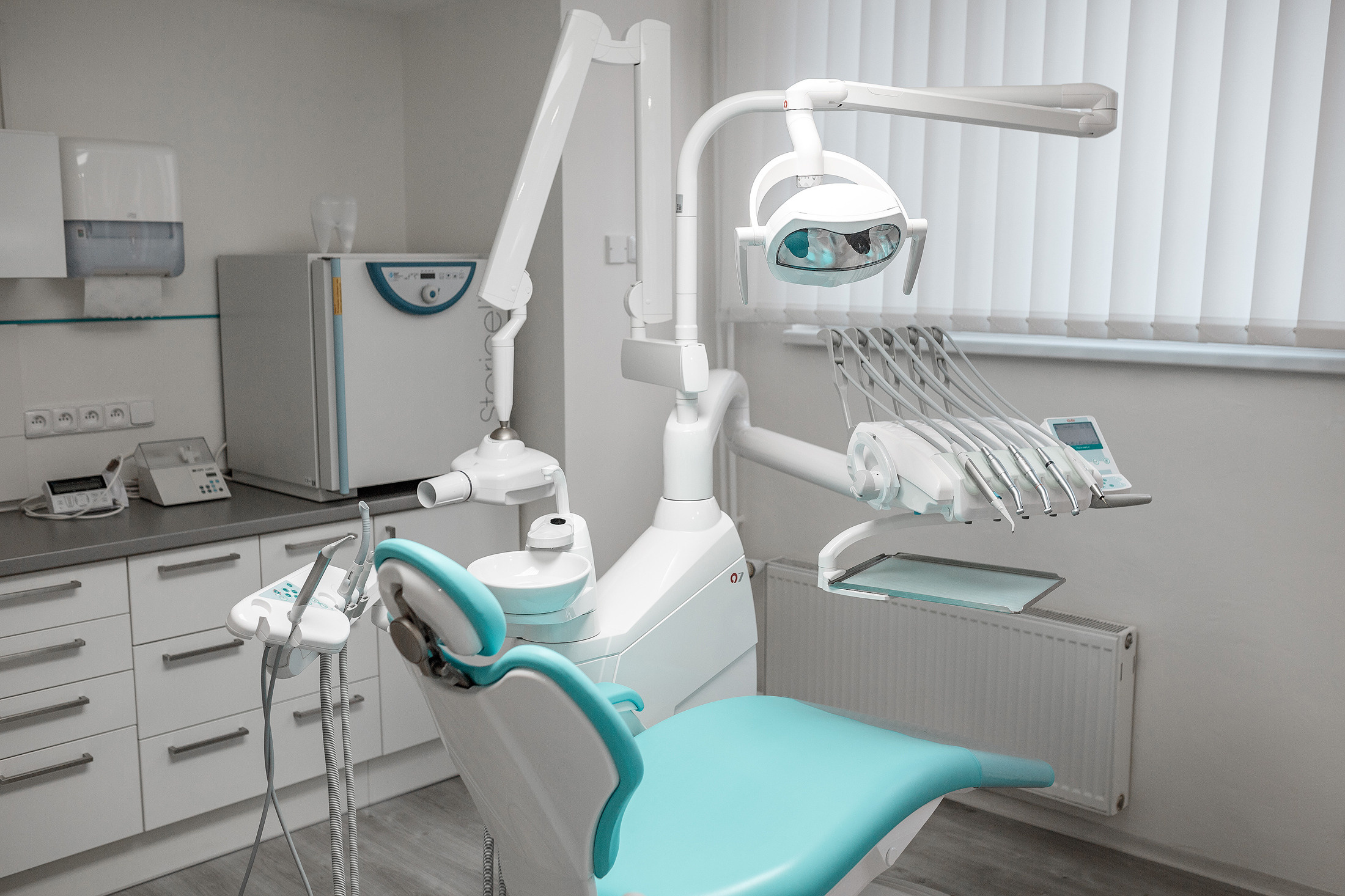 Съёмка оборудования стоматологической клиники OptimaStom. Прага, Чехия