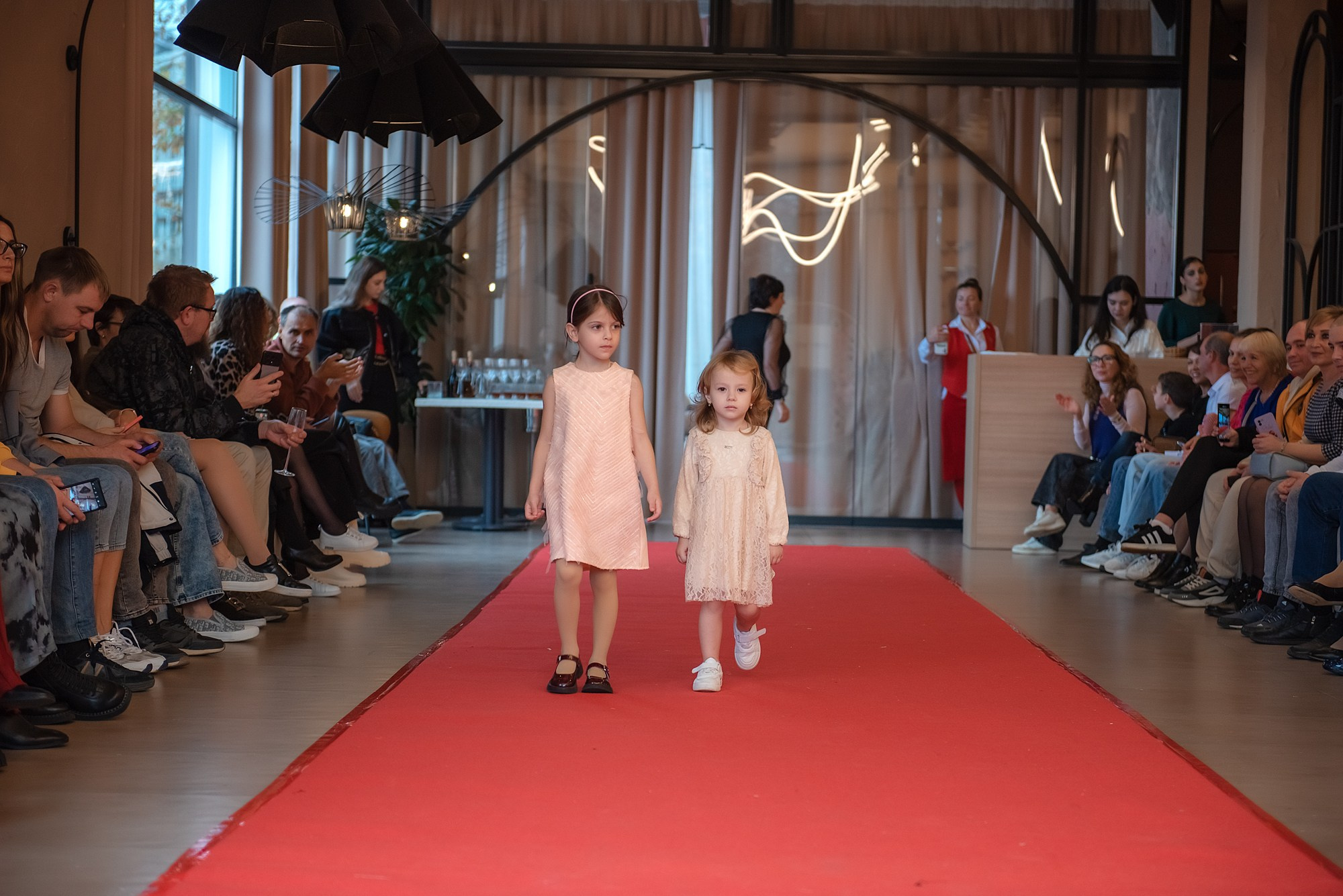HAPPYkids дефиле в день мамы. Семейный и коммерческий фотограф в Сочи Александр Бодунов