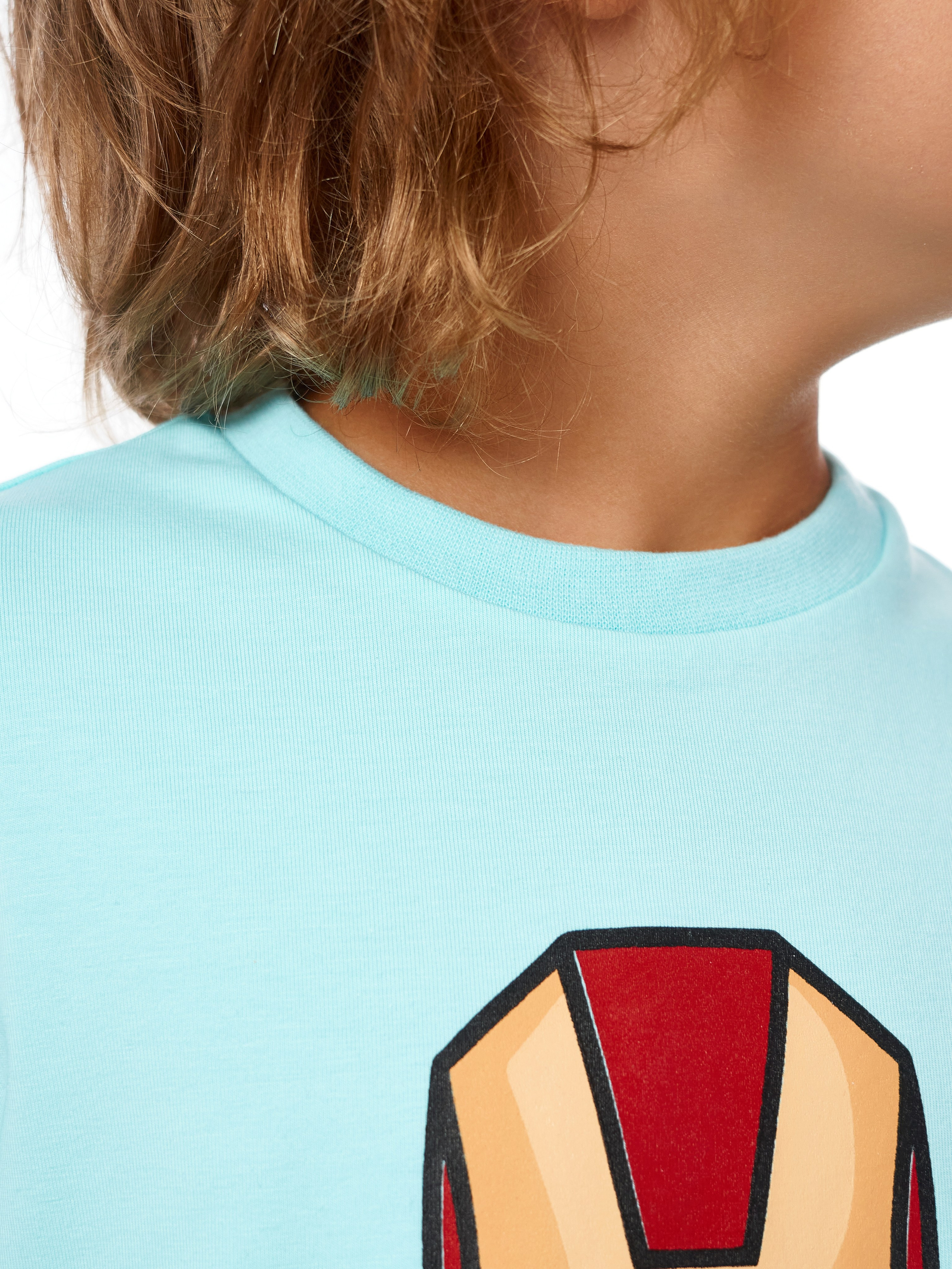 Детские костюмы. Каталожный предметный фотограф