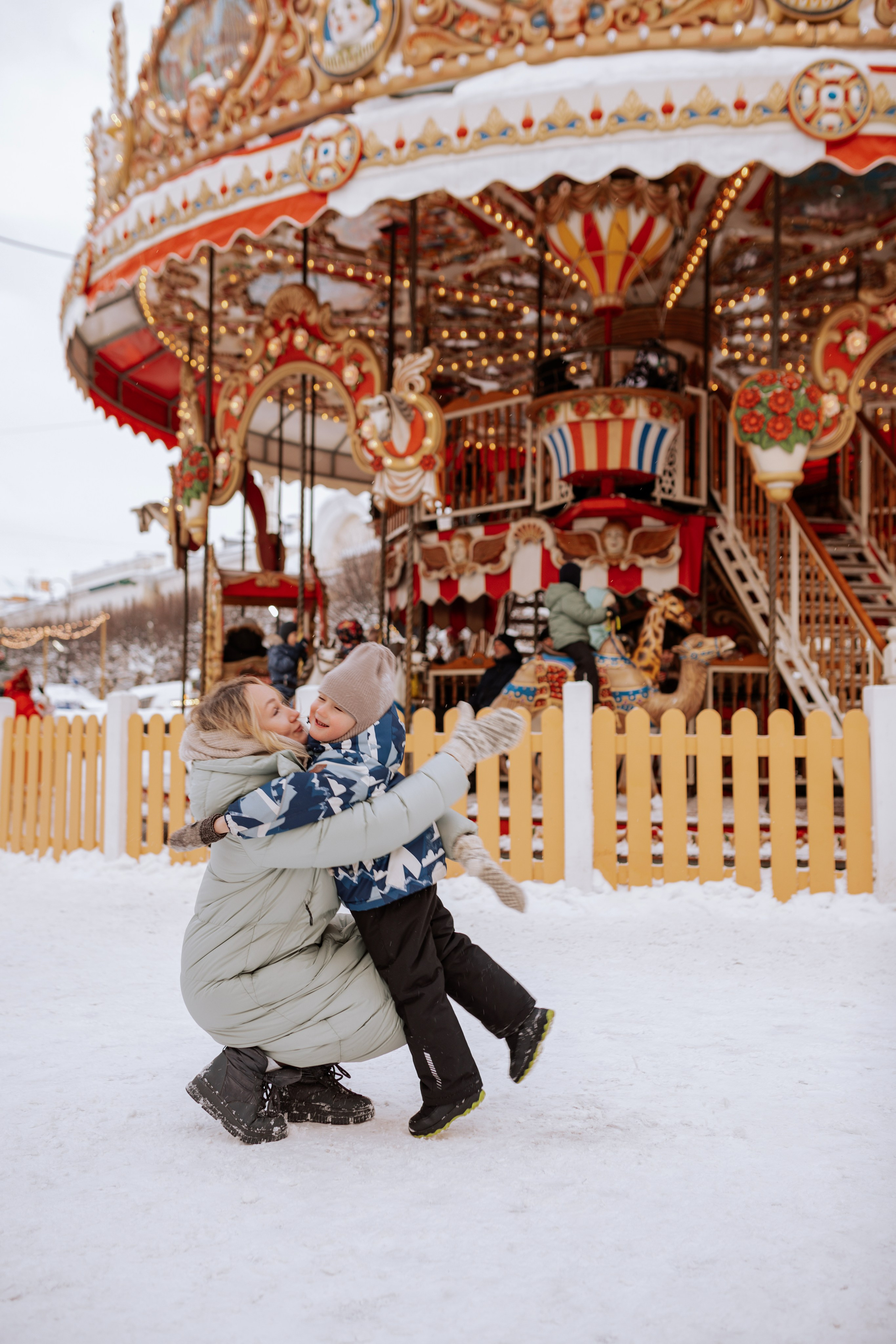 Семейная, Манежная площадь