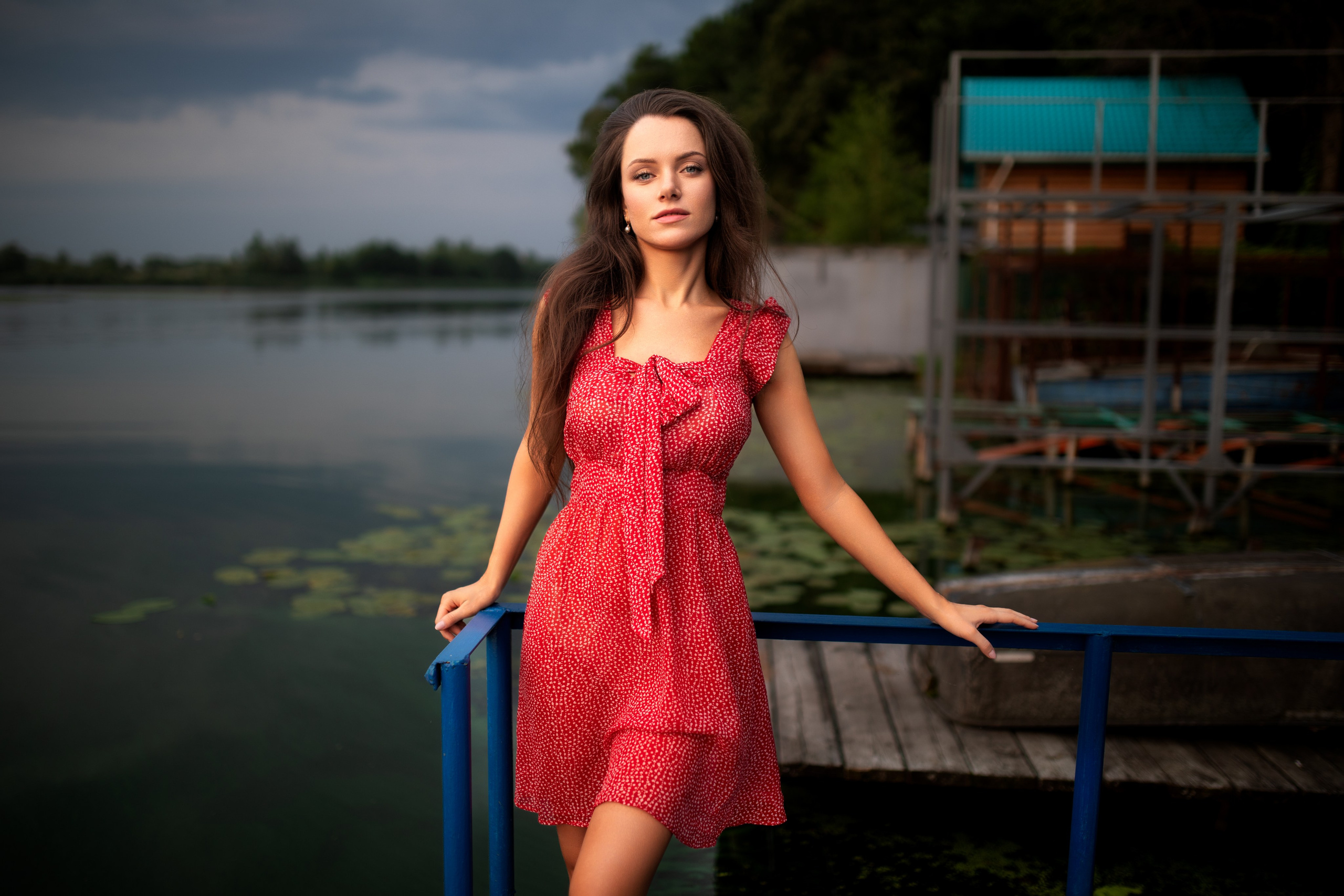 Съемка с Екатериной на рассвете на берегу реки