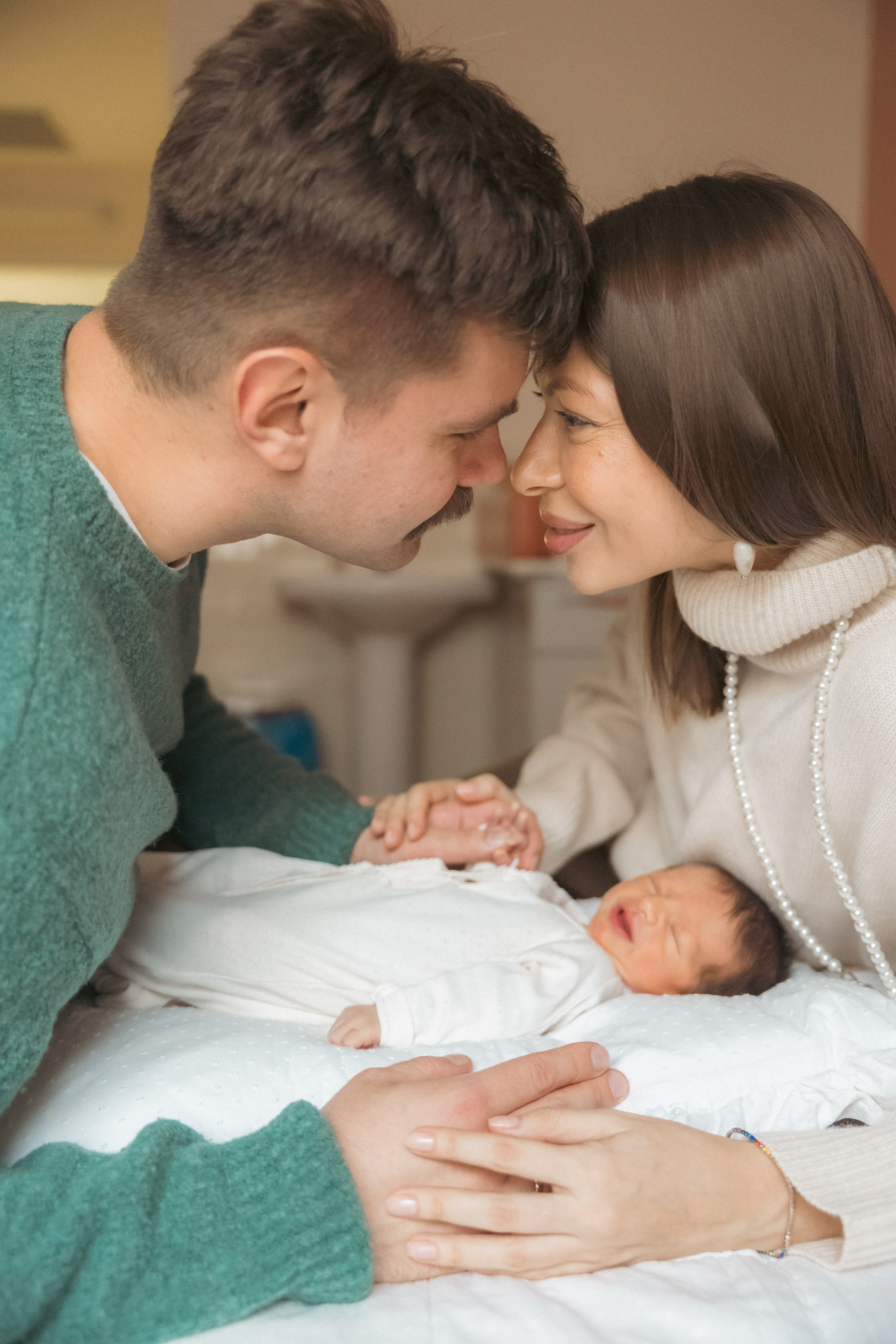 Выписка Наума. Клинический госпиталь MD GROUP на Севастопольском проспекте. Фотограф на роды в Москве. Фото и видео родов. Фотопроект «Продолжение рода»