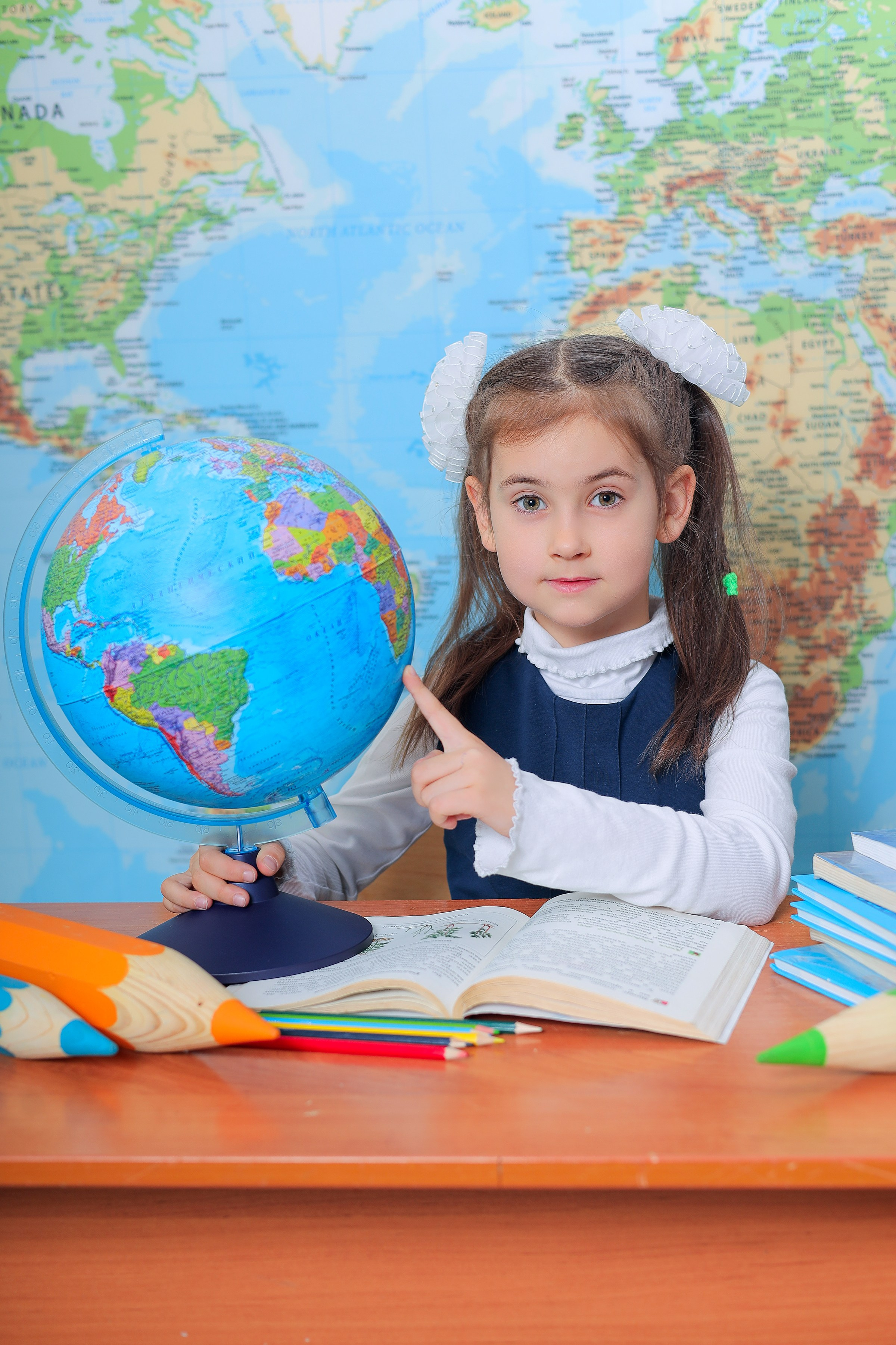 Фон Карта Мира. Фотостудия «Стремянка».Фотосессии в детских садах и школах