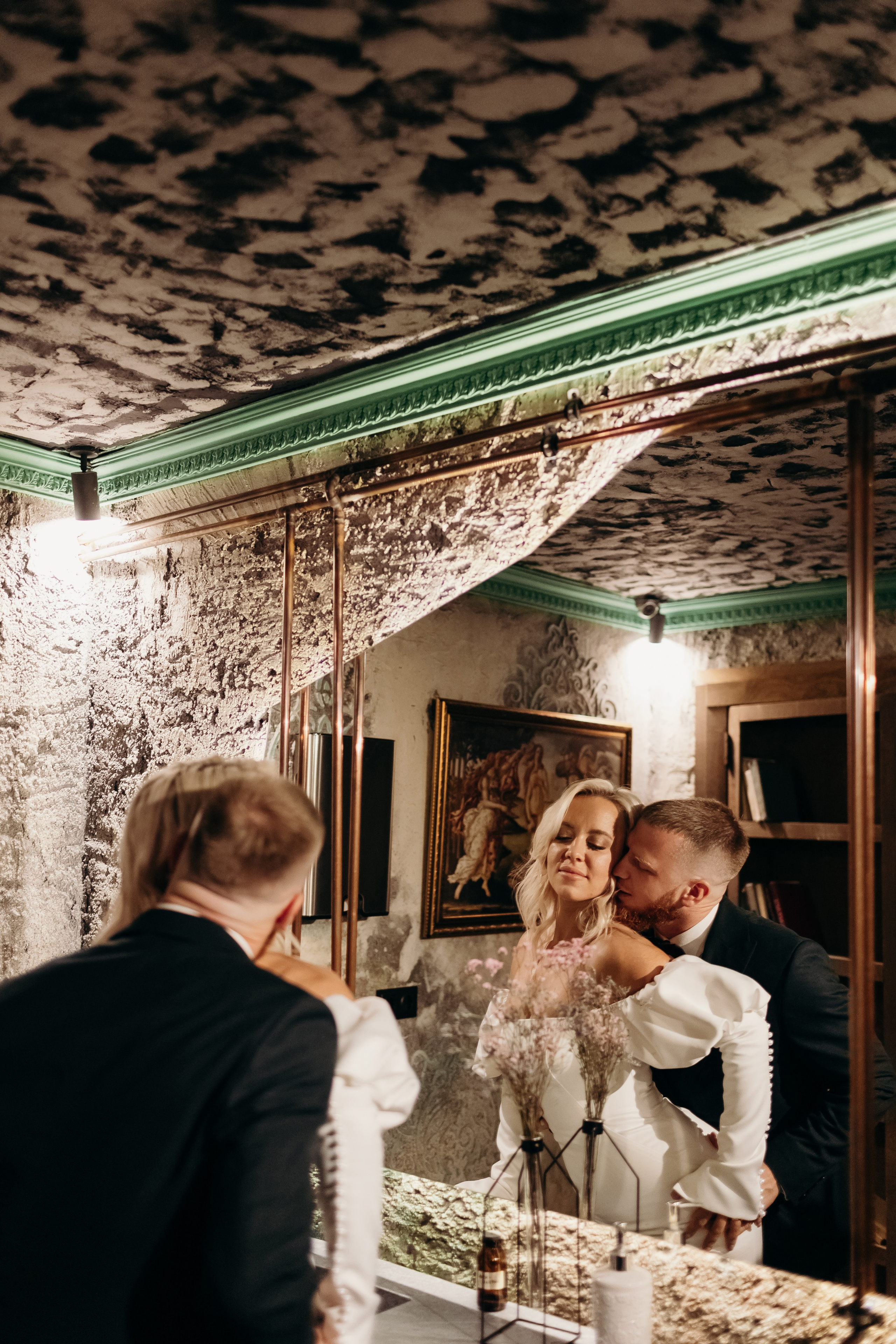 Александр и Елена (сборы, ресторан). Фотограф свадебный семейный в Красноярске Шукшина Наталья